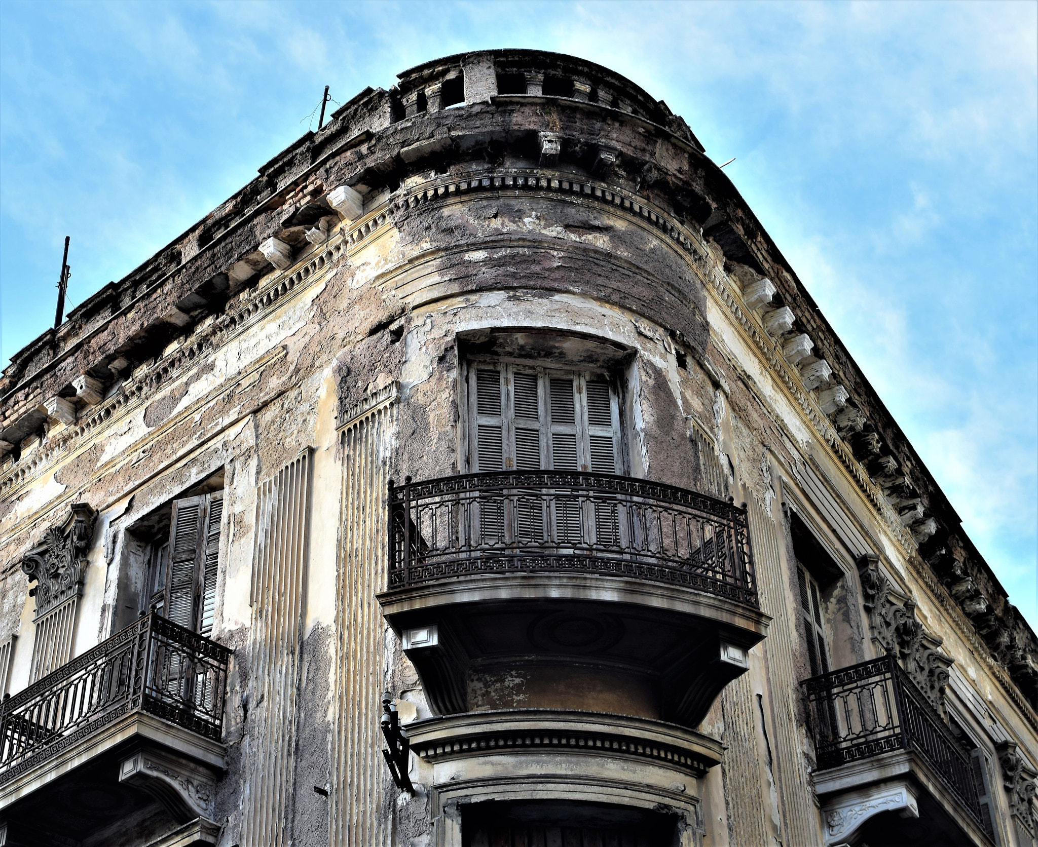 Sigma 17-50mm F2.8 EX DC OS HSM sample photo. Architecture in the historic center of athens photography