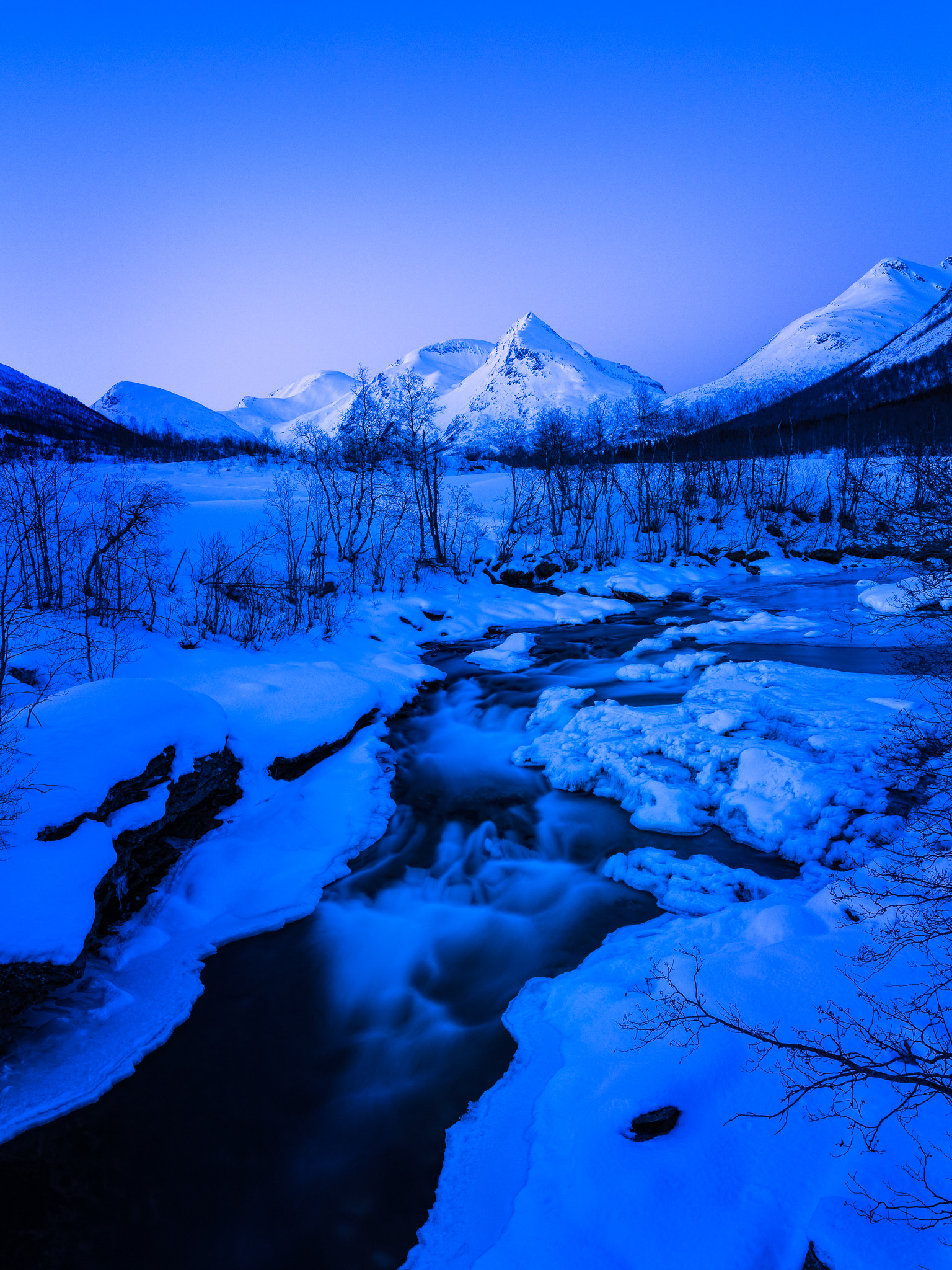 Canon EF 16-35mm F4L IS USM sample photo. Blue hour at overøye photography