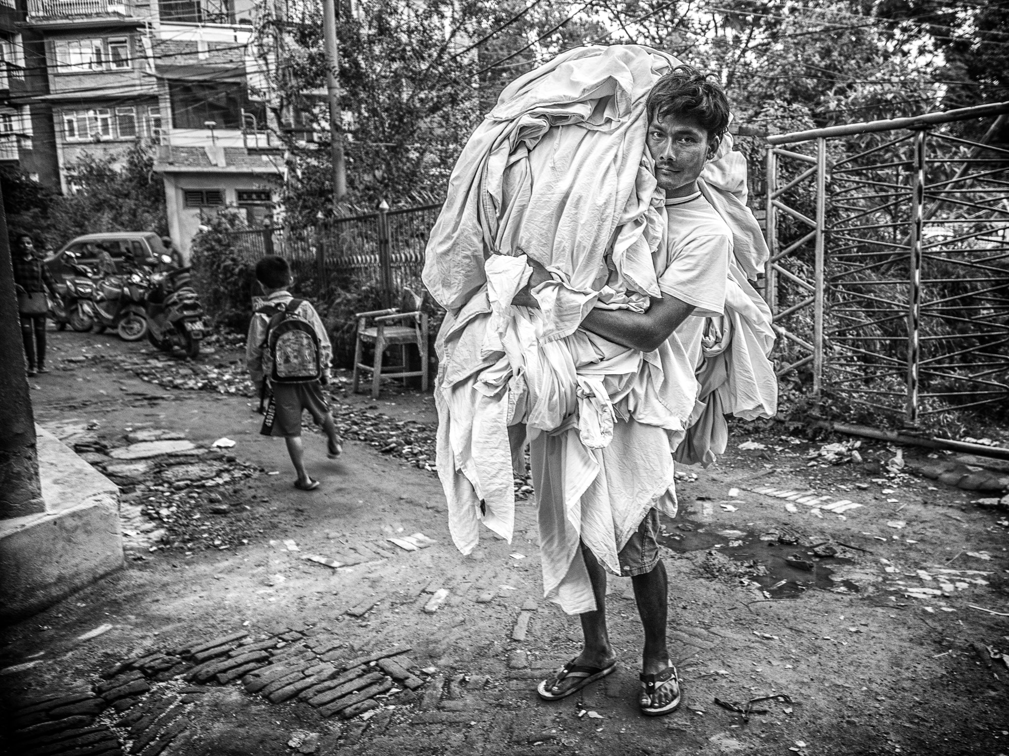 Olympus OM-D E-M5 II + OLYMPUS M.12mm F2.0 sample photo. The laundry man photography