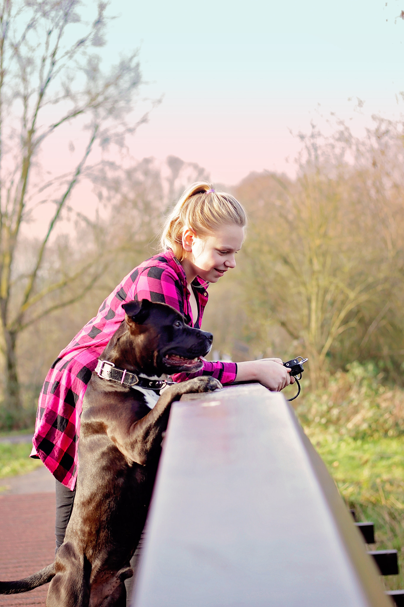 Canon EOS 500D (EOS Rebel T1i / EOS Kiss X3) + Canon EF 50mm F1.8 STM sample photo. A girl and her dog photography