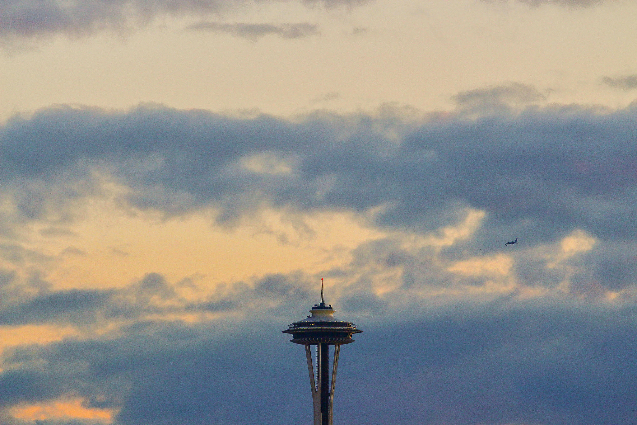 Canon EOS 700D (EOS Rebel T5i / EOS Kiss X7i) + Canon EF 70-200mm F4L USM sample photo. Needle at dusk photography