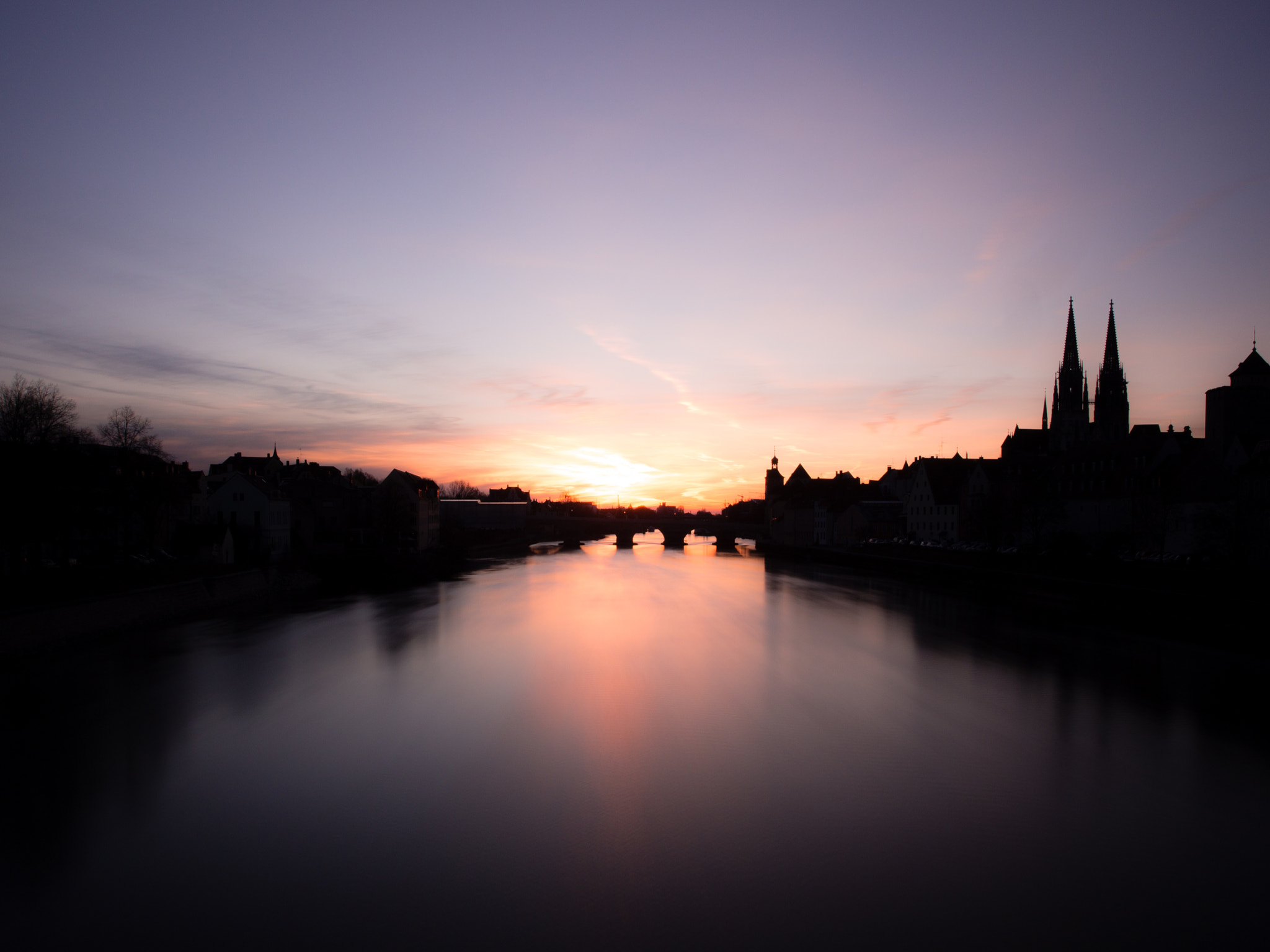 Olympus OM-D E-M5 + Olympus M.Zuiko Digital ED 12-40mm F2.8 Pro sample photo. Sunrise over the danube photography
