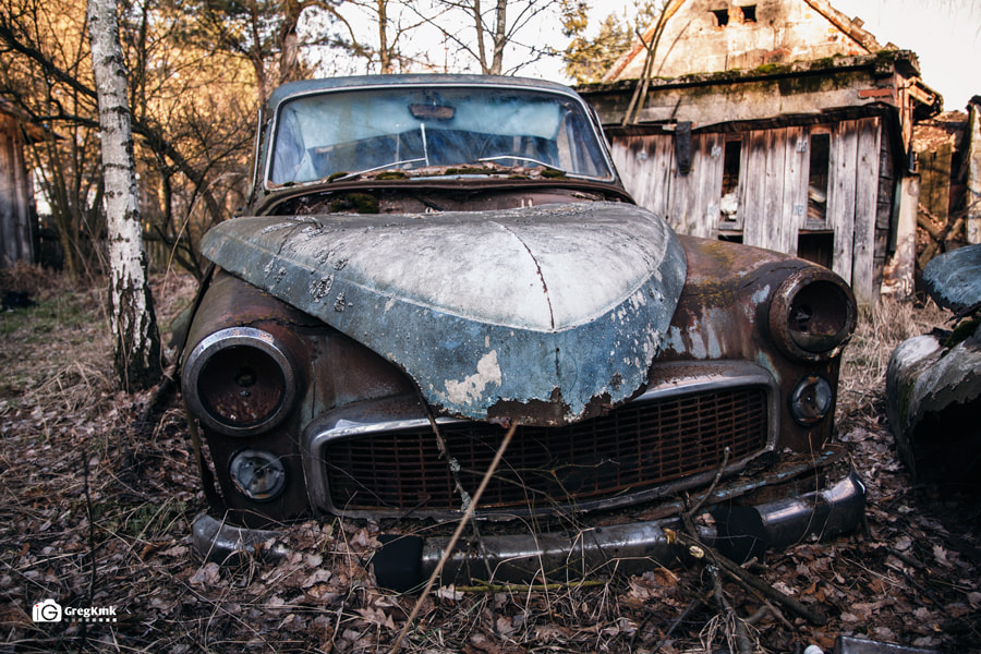 Canon EF-S 17-55mm F2.8 IS USM sample photo. Alone in rust photography