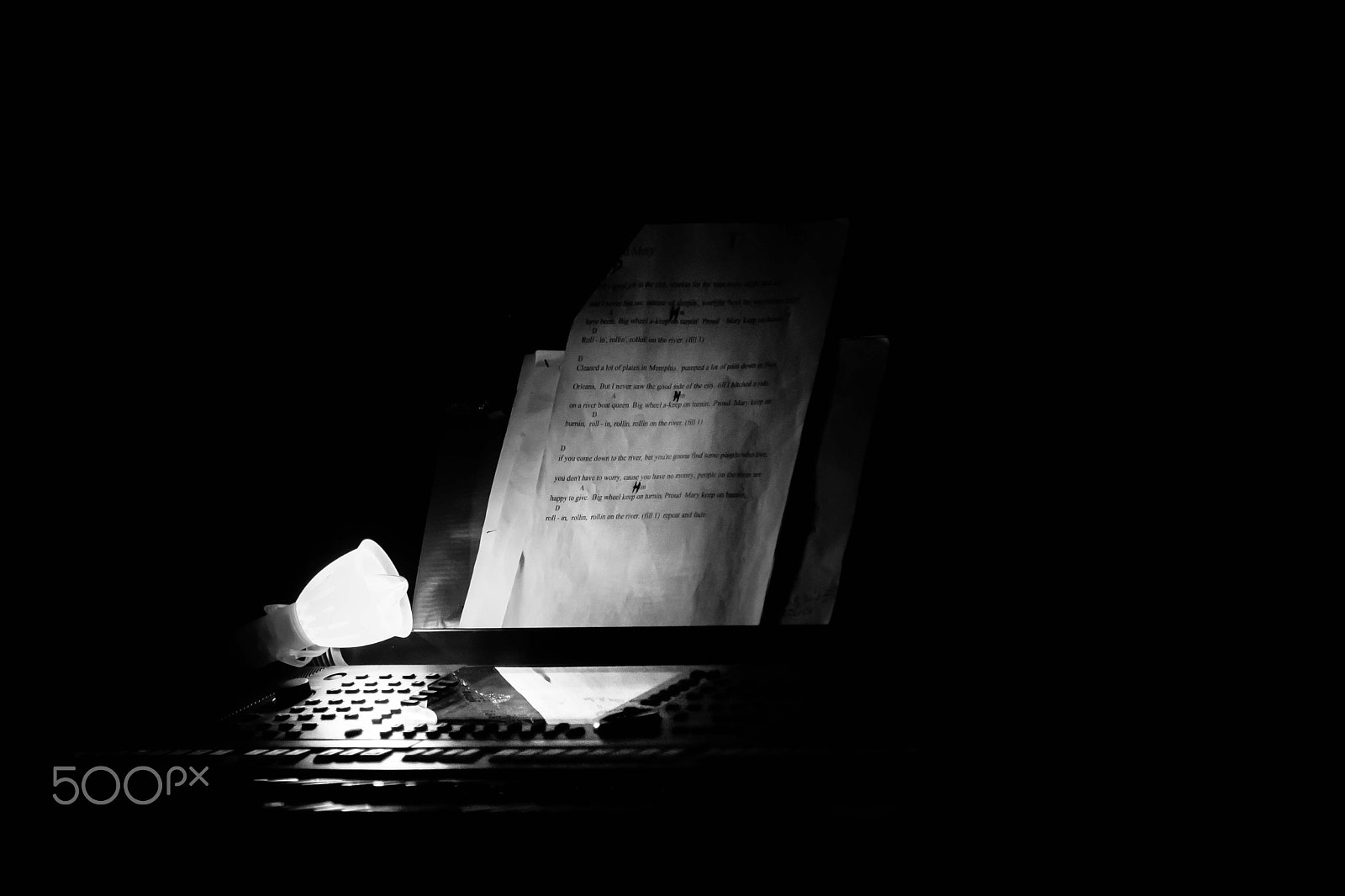 Sigma 70-200mm F2.8 EX DG Macro HSM II sample photo. Keyboard & lyrics photography