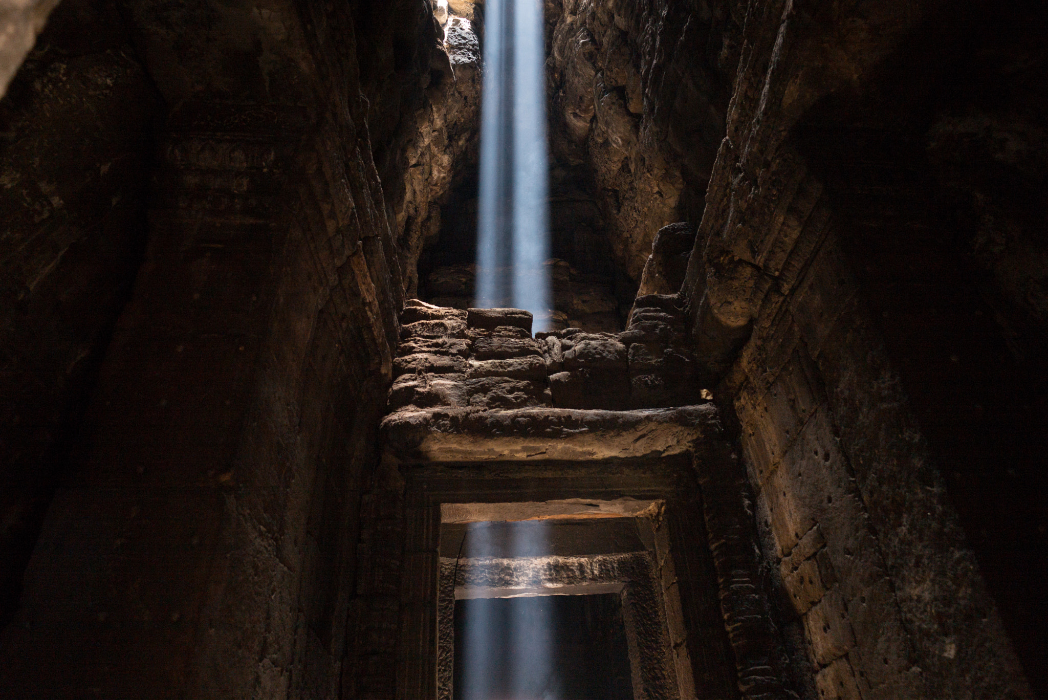 Leica Elmar-M 24mm F3.8 ASPH sample photo. Sunray in the temple... photography