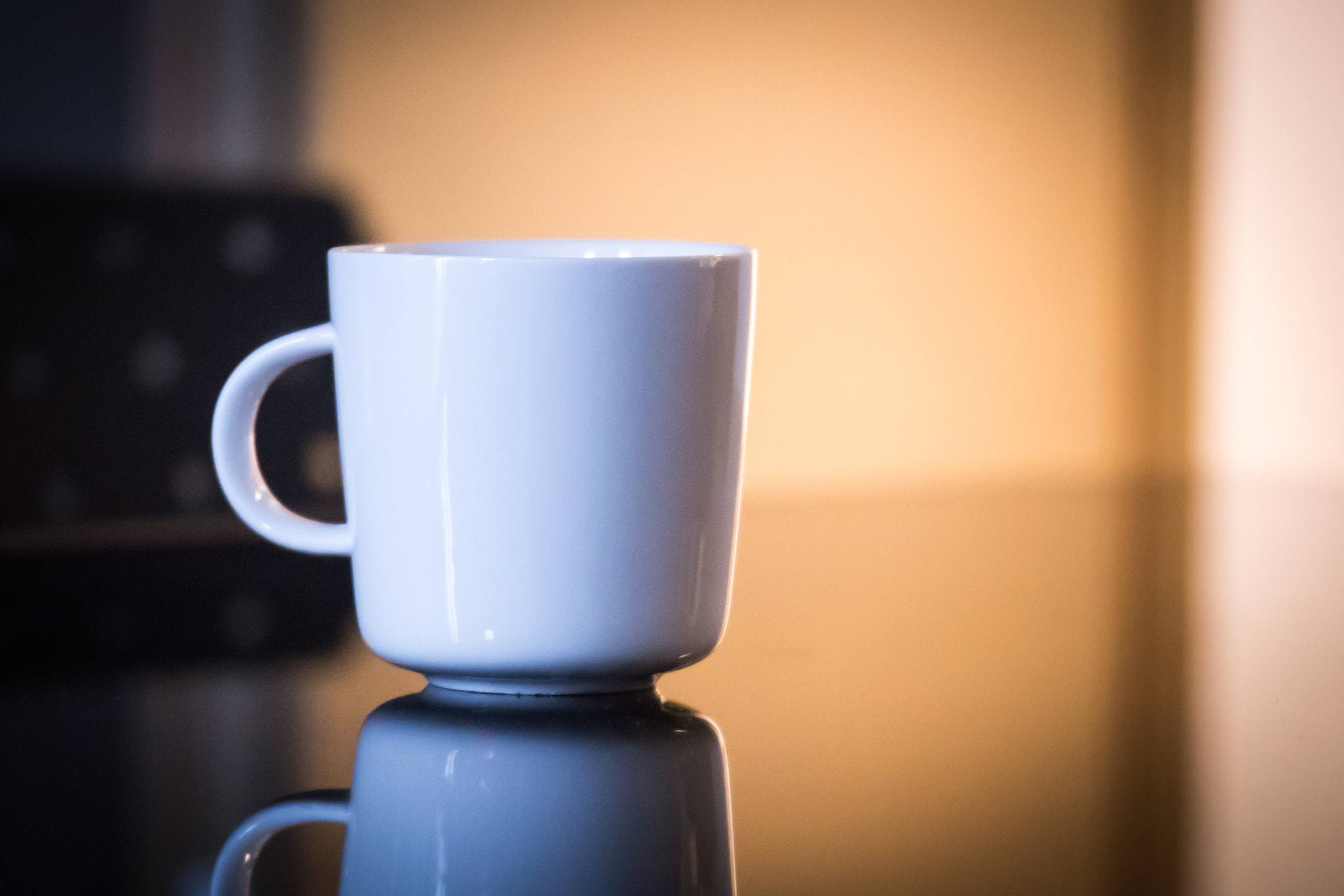 Panasonic Lumix DMC-GH4 + Panasonic Lumix G X Vario 35-100mm F2.8 OIS sample photo. Coffee cup on a reflective table photography