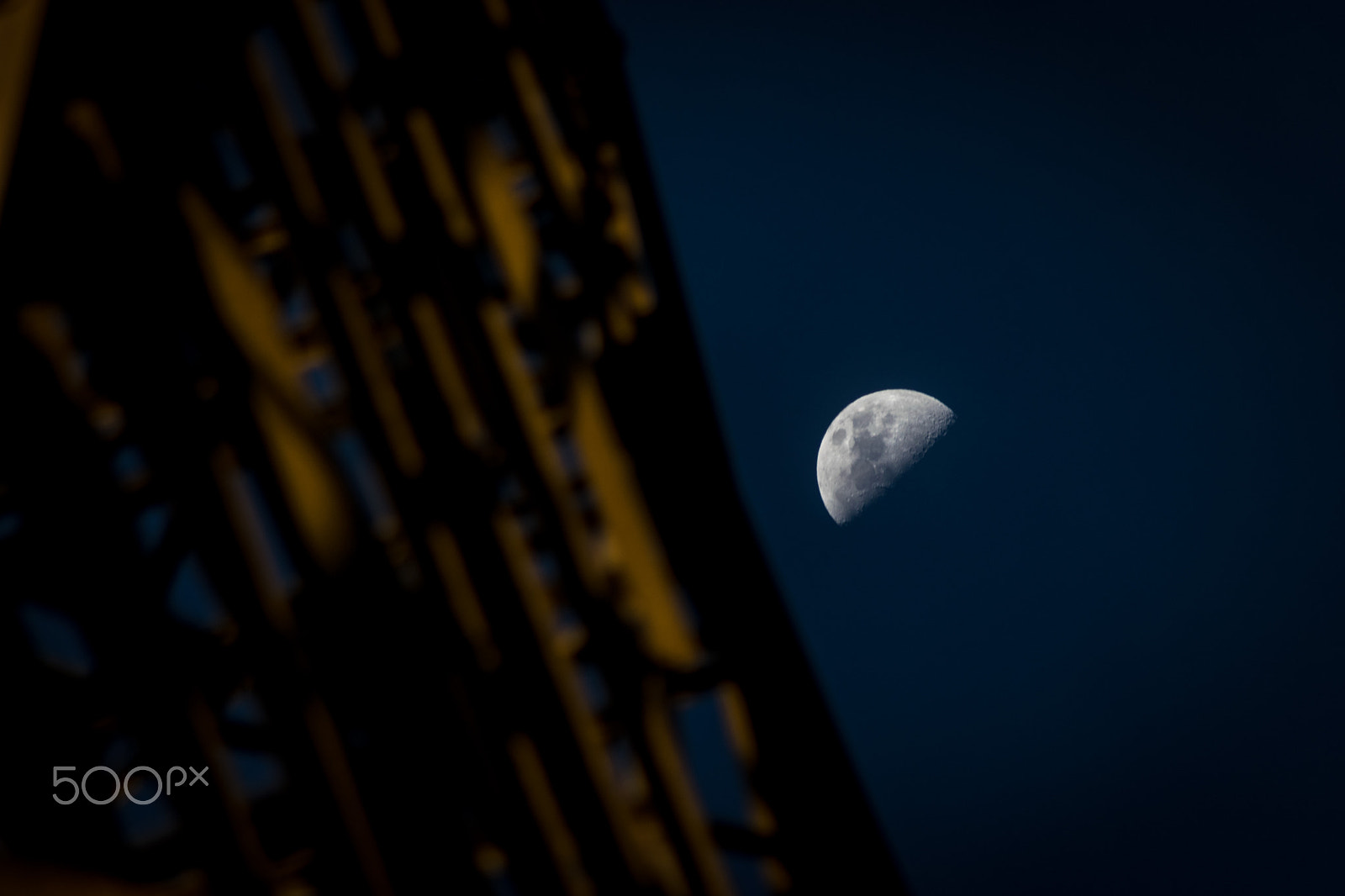 Nikon D5300 + Tamron SP 70-300mm F4-5.6 Di VC USD sample photo. A view to the moon photography