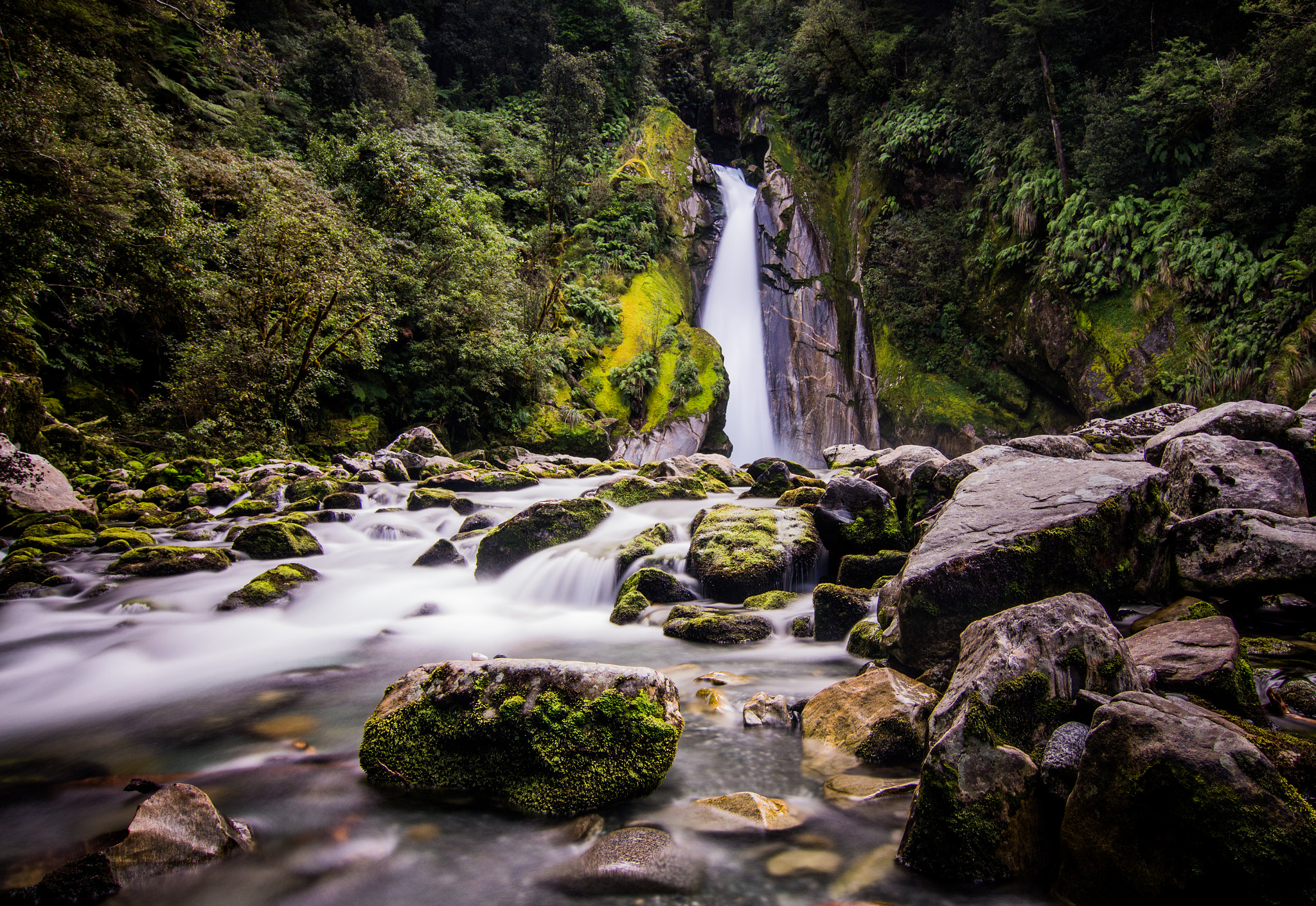 Tokina AT-X Pro 12-24mm F4 (IF) DX sample photo. Giant's gate photography