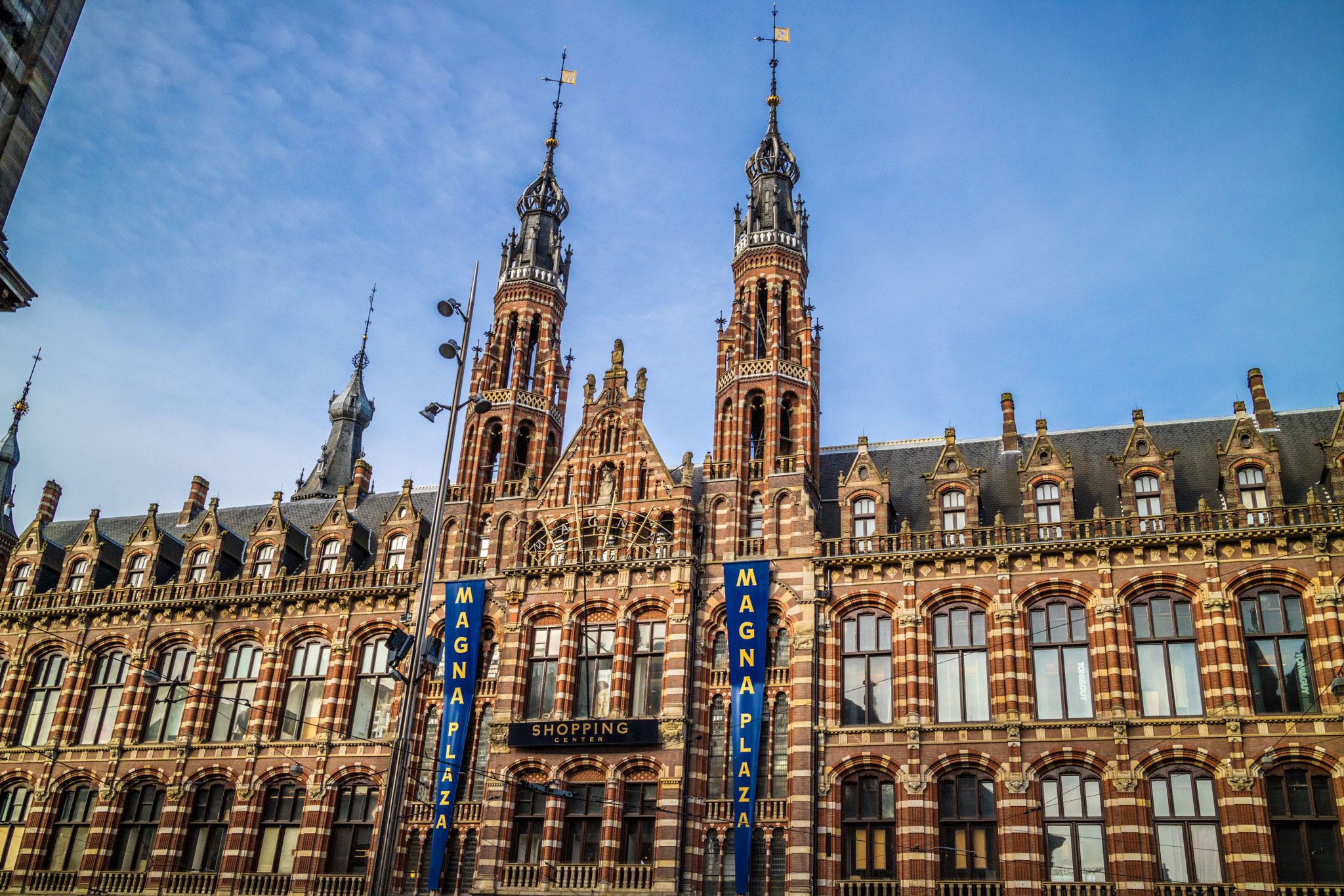 Canon EOS M3 + Canon EF-M 22mm F2 STM sample photo. Magna plaza, amsterdam, detail photography