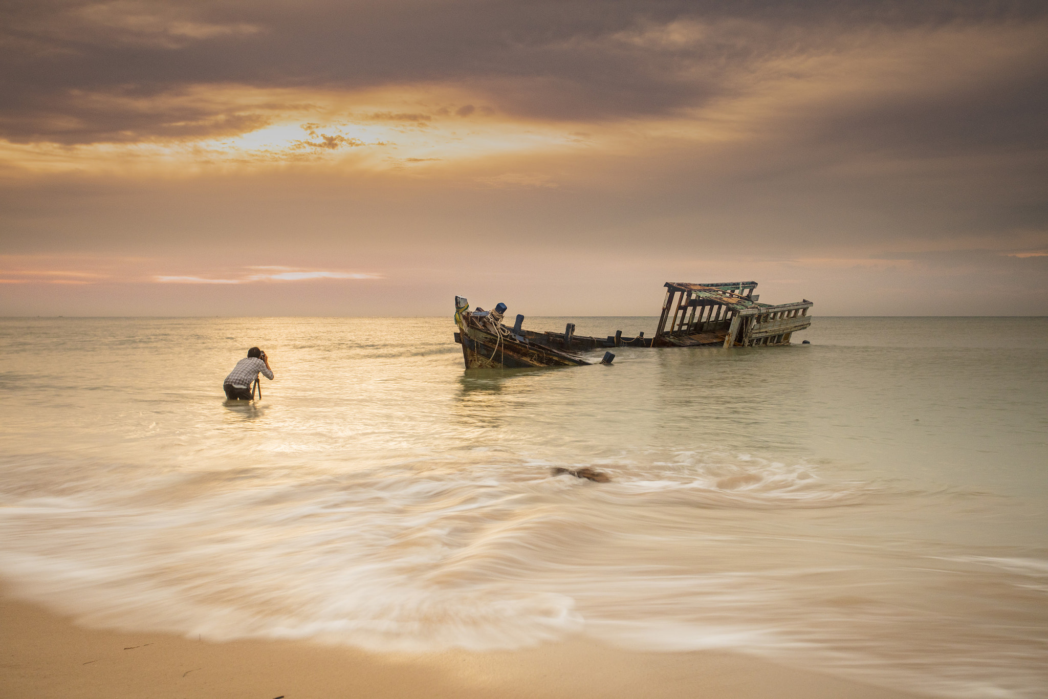 Canon EOS 5DS R + Canon EF 17-40mm F4L USM sample photo. Shipwreck photography