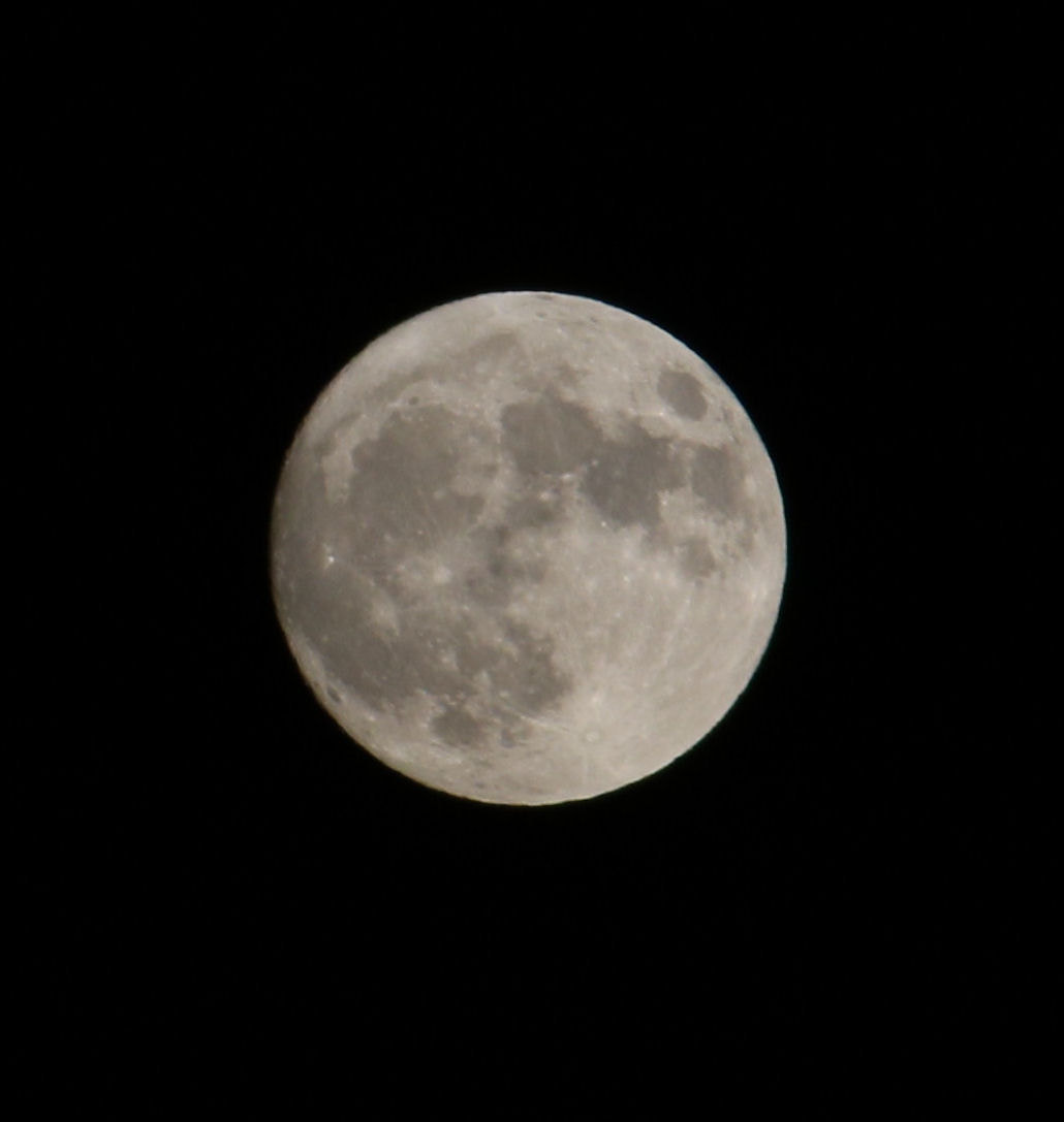 Canon EF 55-200mm F4.5-5.6 II USM sample photo. Moon photography