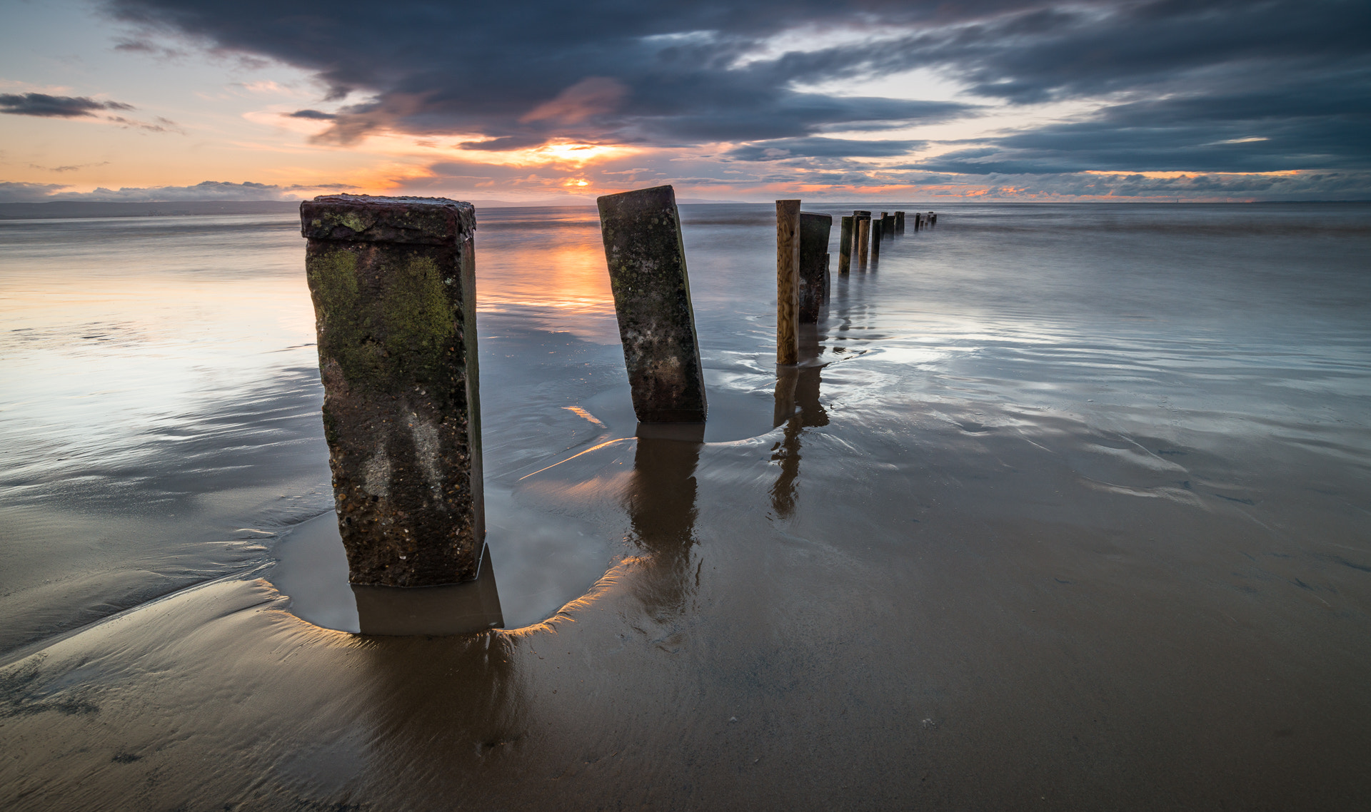 Nikon AF-S Nikkor 18-35mm F3.5-4.5G ED sample photo. Brean beach photography