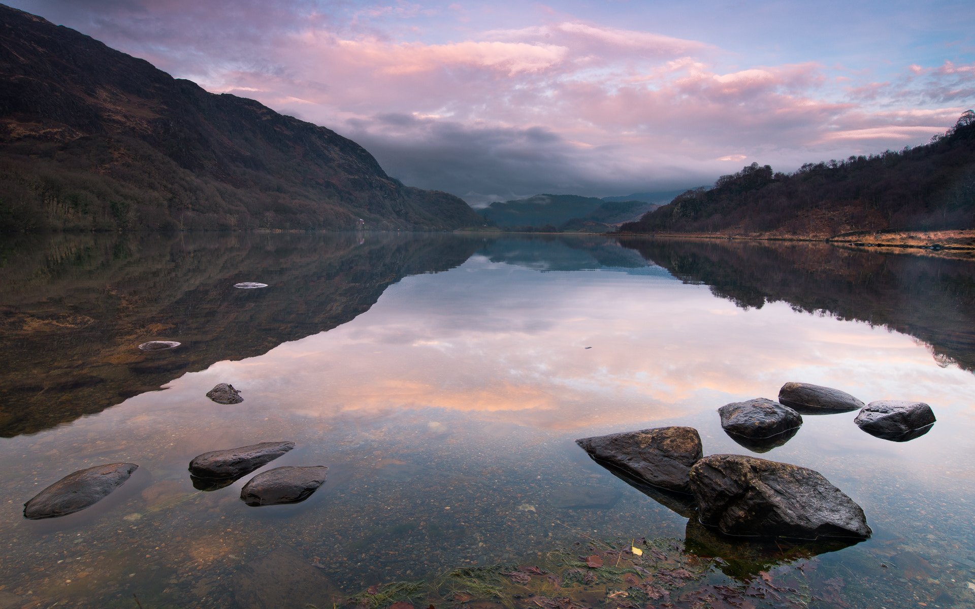Nikon AF-S Nikkor 18-35mm F3.5-4.5G ED sample photo. Llyn dinas photography