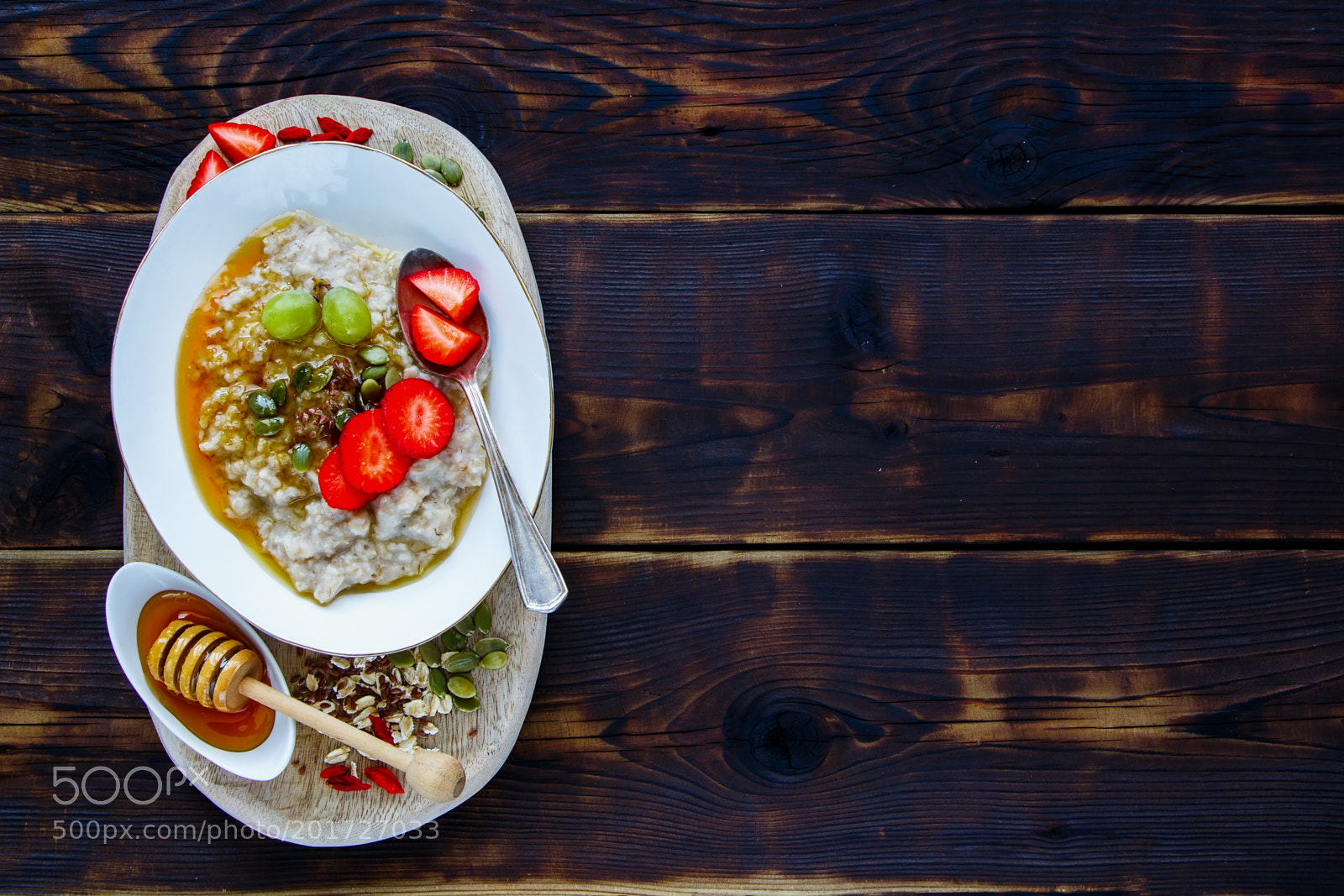 Canon EOS 700D (EOS Rebel T5i / EOS Kiss X7i) sample photo. Healthy oatmeal porridge photography