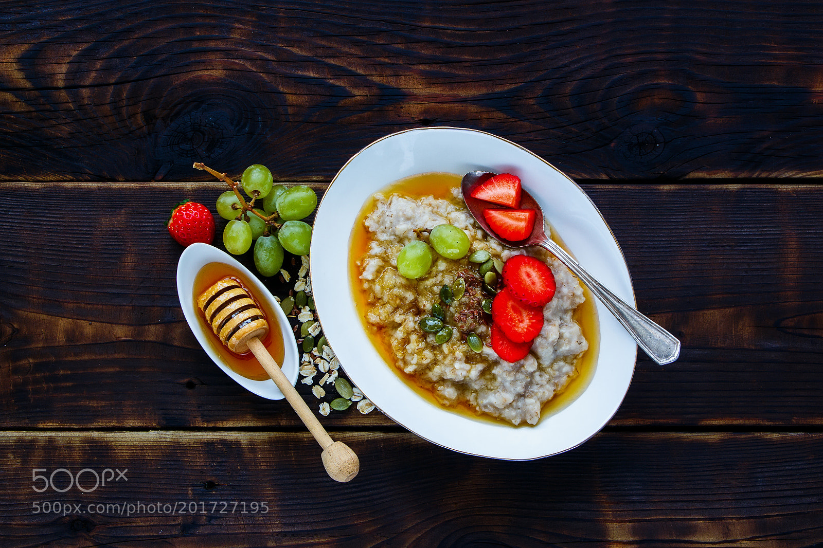 Canon EOS 700D (EOS Rebel T5i / EOS Kiss X7i) sample photo. Healthy oatmeal porridge photography