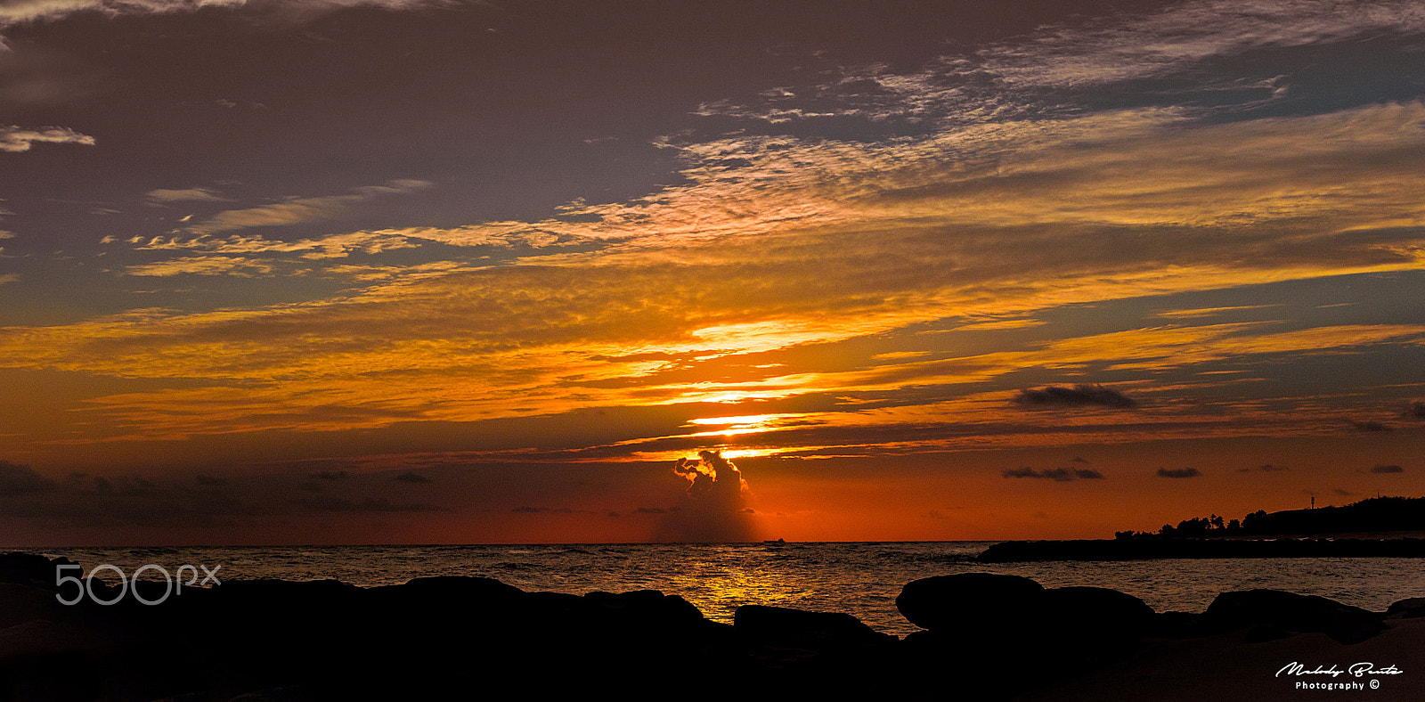 Canon EOS 750D (EOS Rebel T6i / EOS Kiss X8i) sample photo. Rockin' it sunset photography