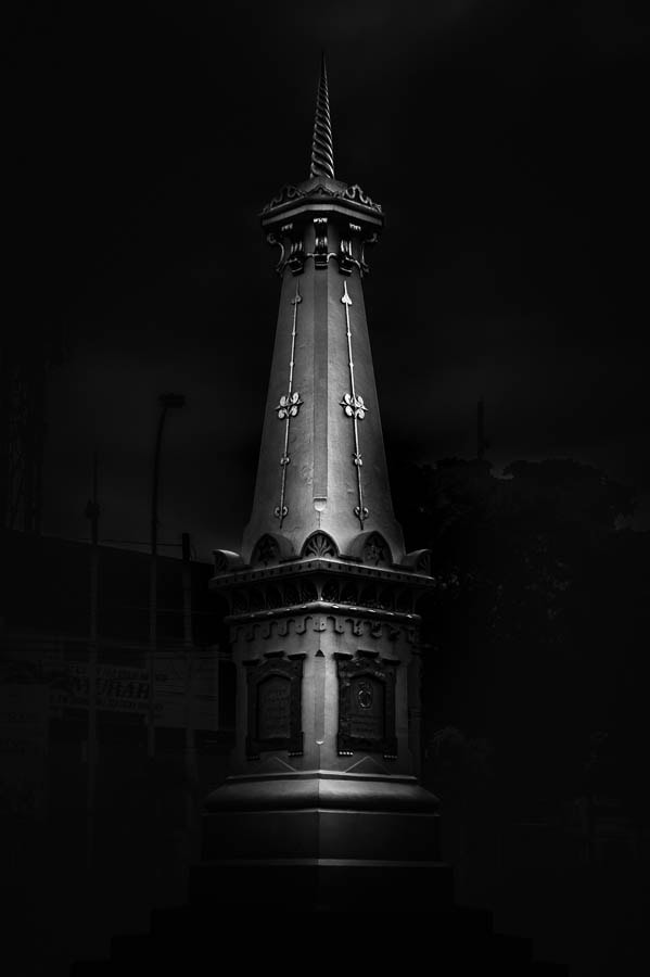 Sony DT 18-200mm F3.5-6.3 sample photo. Tugu jogja photography