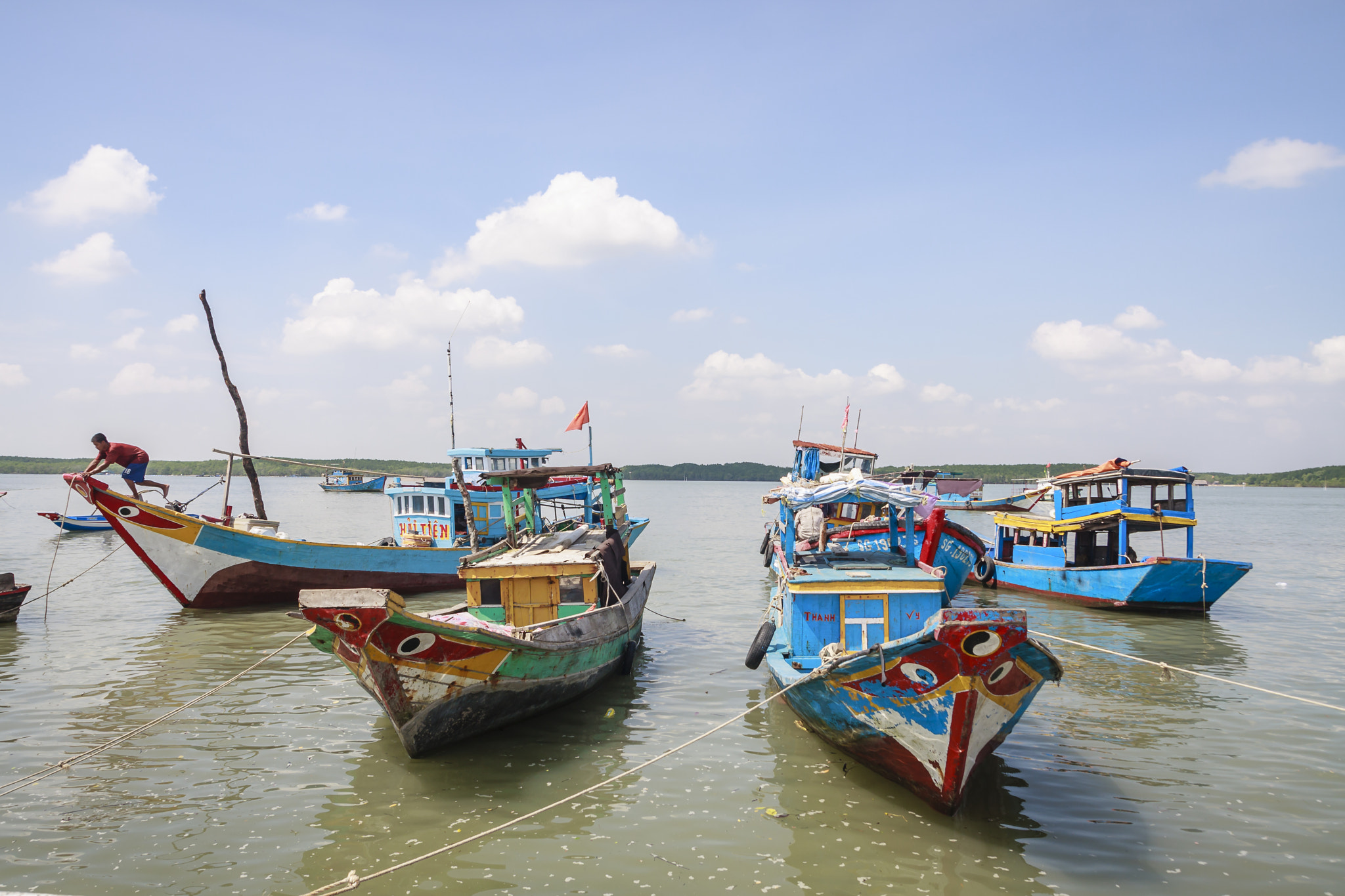 Tamron SP AF 17-50mm F2.8 XR Di II LD Aspherical (IF) sample photo. Fishing boat photography