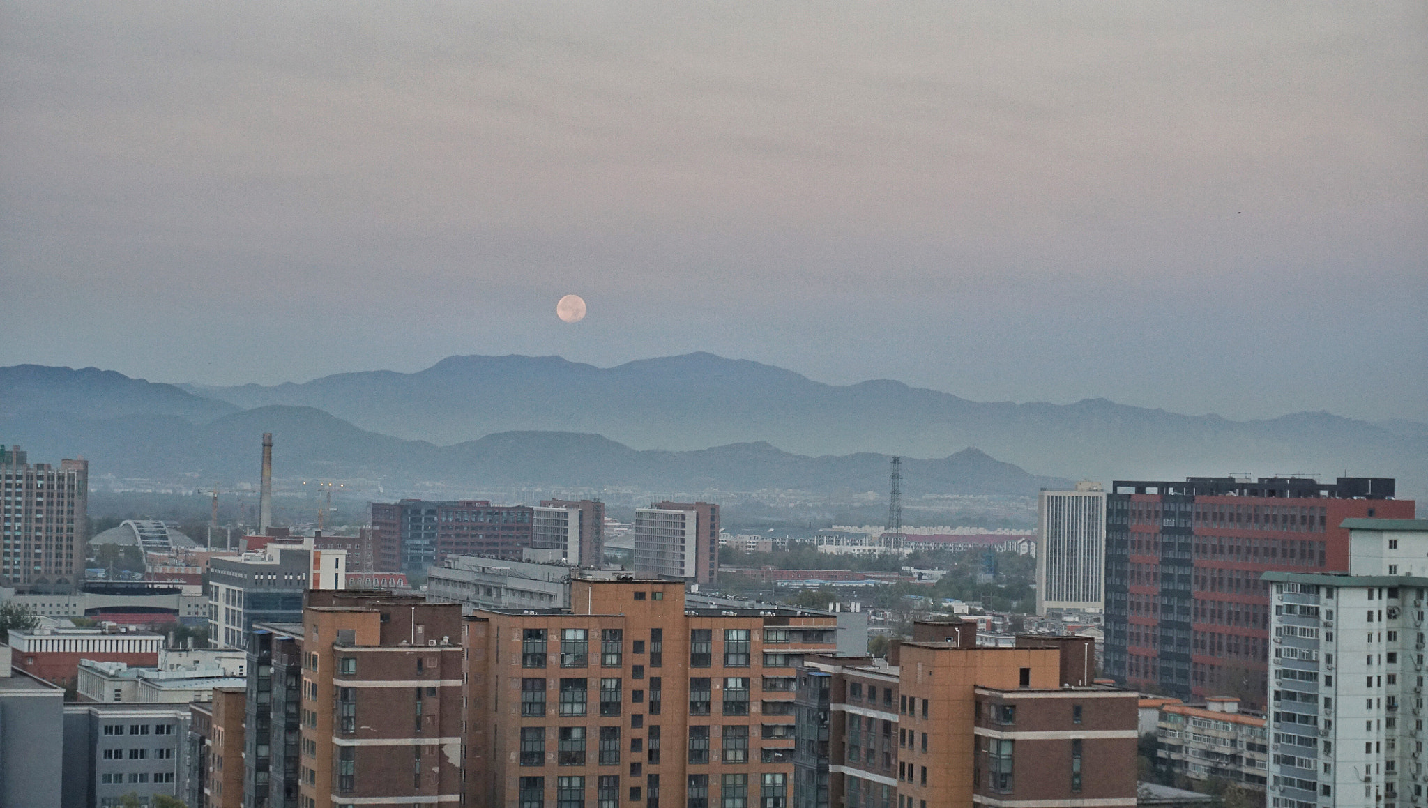 Sony a6300 + Sony E 18-50mm F4-5.6 sample photo. Moon in the photography