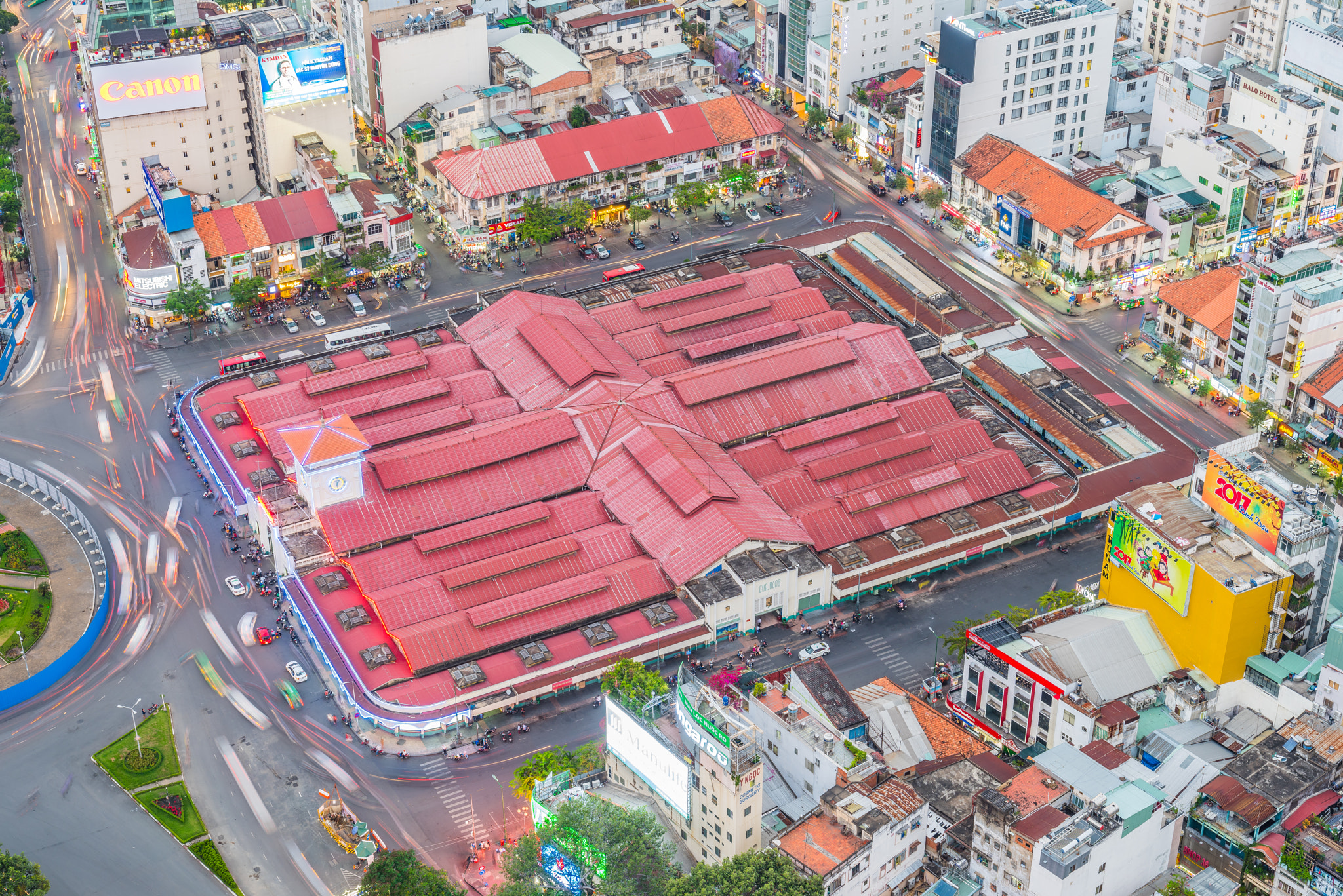 Pentax K-1 sample photo. Ben thanh market 6:07 pm photography