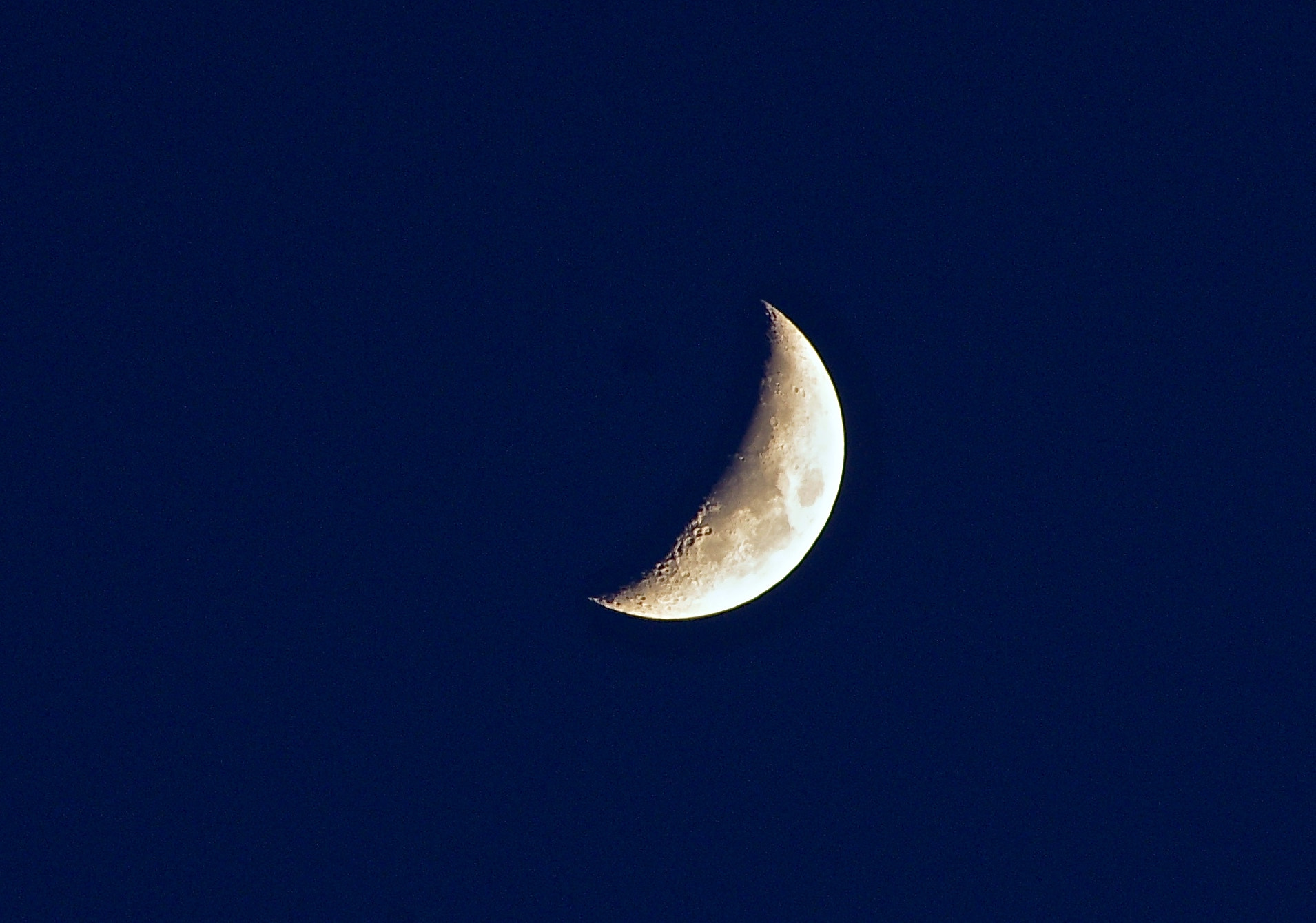 Pentax K-x sample photo. Zunehmender mond photography