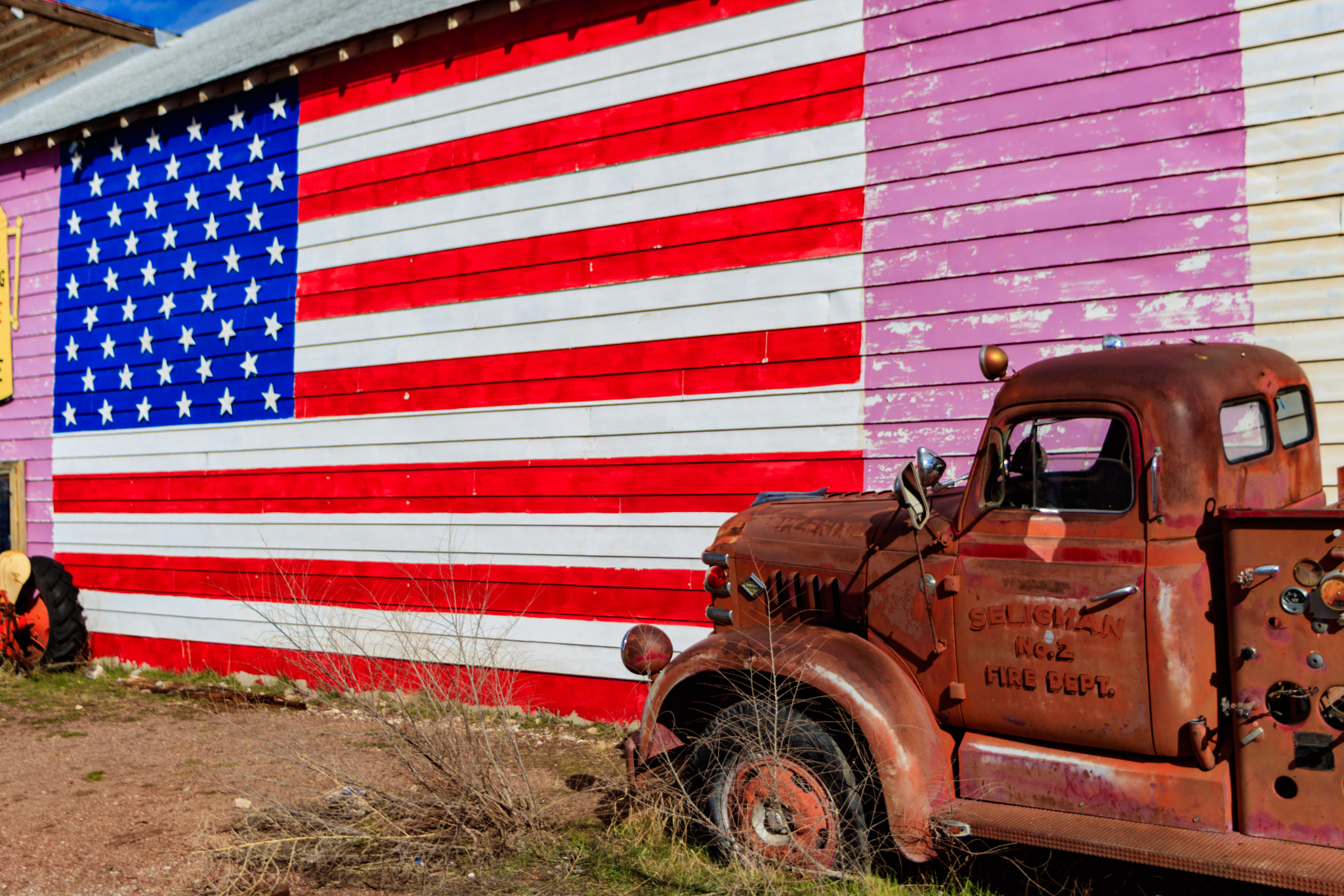 Canon EOS 750D (EOS Rebel T6i / EOS Kiss X8i) + Tamron AF 19-35mm f/3.5-4.5 sample photo. Seligman, arizona photography