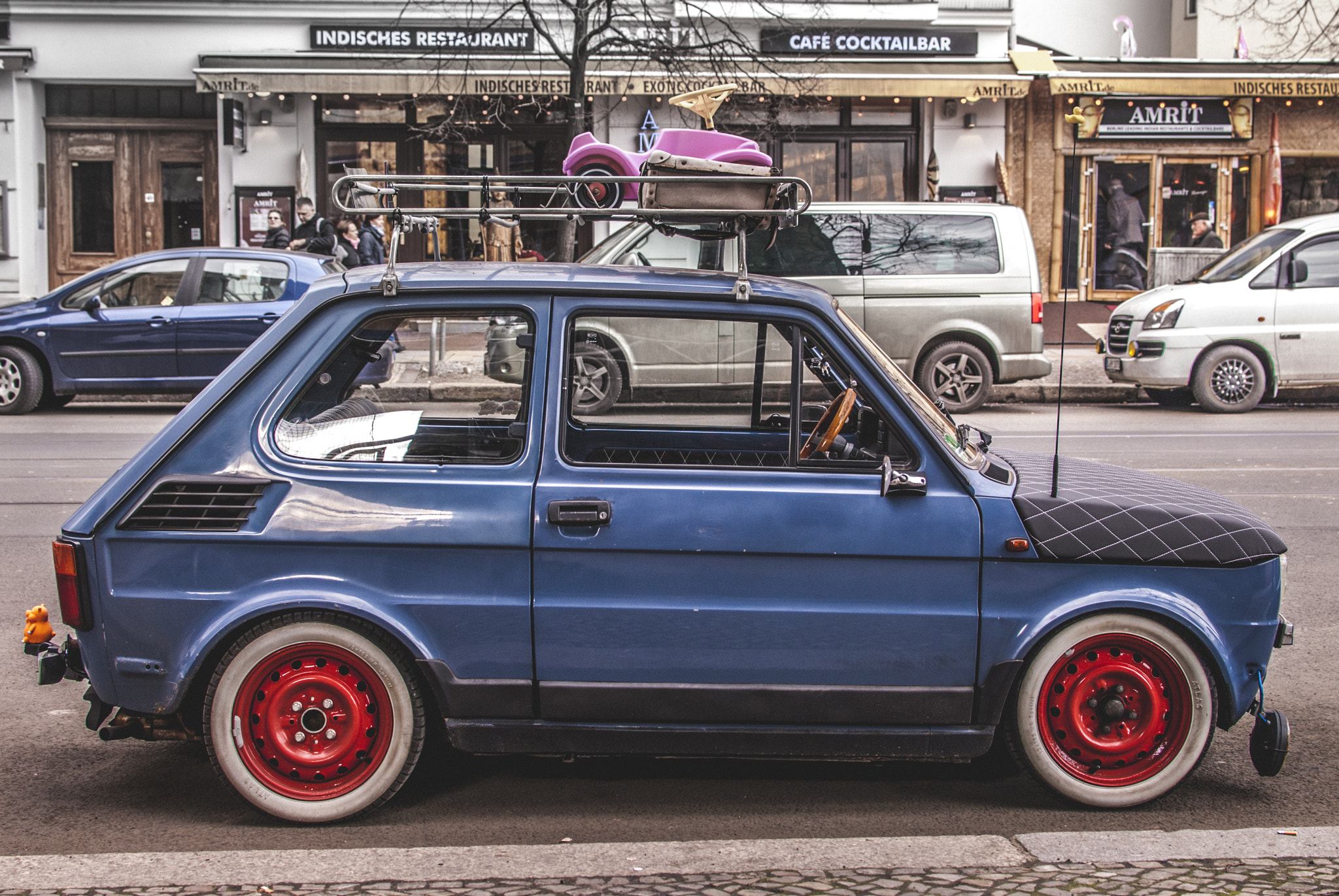 Nikon D200 + Nikon AF-S DX Nikkor 35mm F1.8G sample photo. Fiat 500 in berlin photography