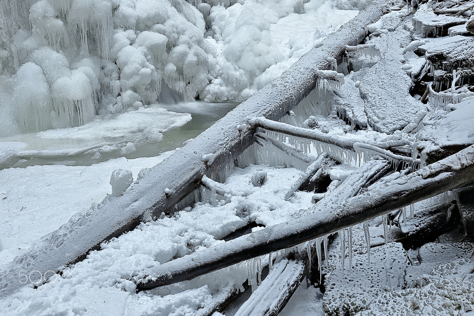 Canon EF 16-35mm F4L IS USM sample photo. Frozen waterfall at mccullough brook photography