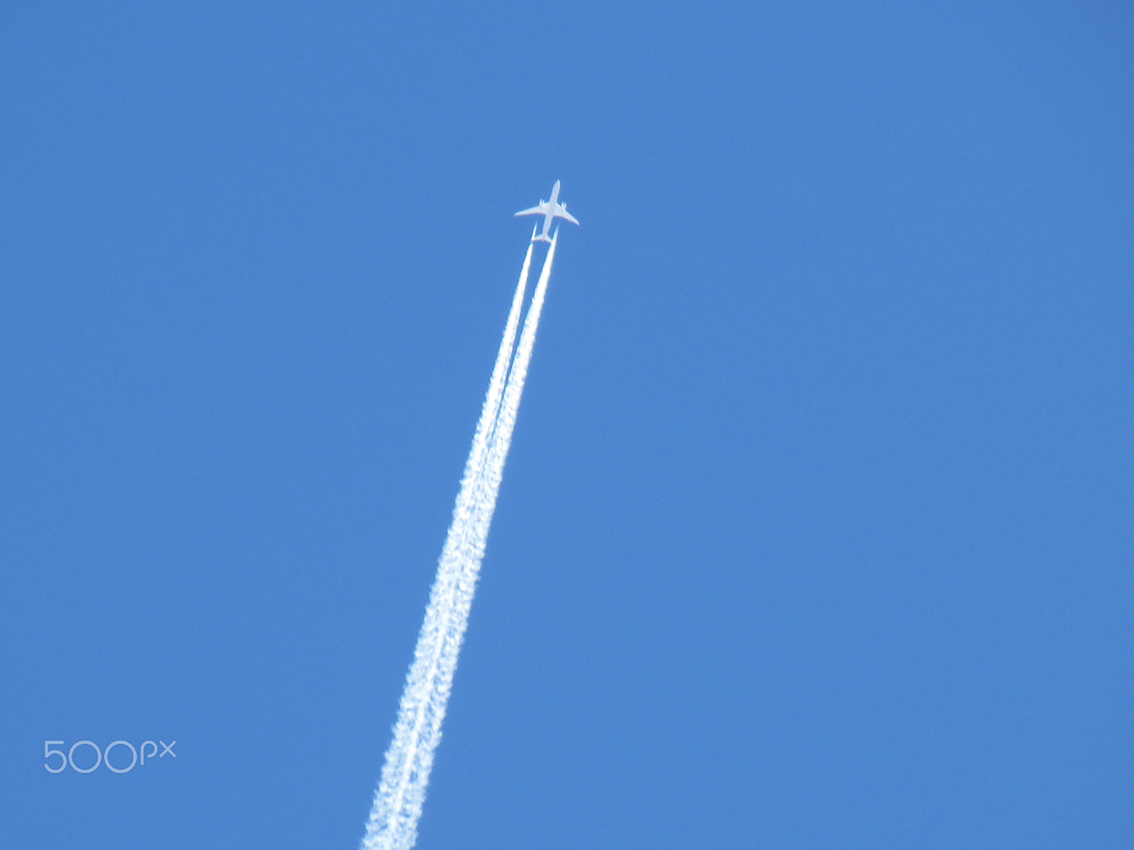 Canon PowerShot ELPH 530 HS (IXUS 510 HS / IXY 1) sample photo. Chemtrails photography