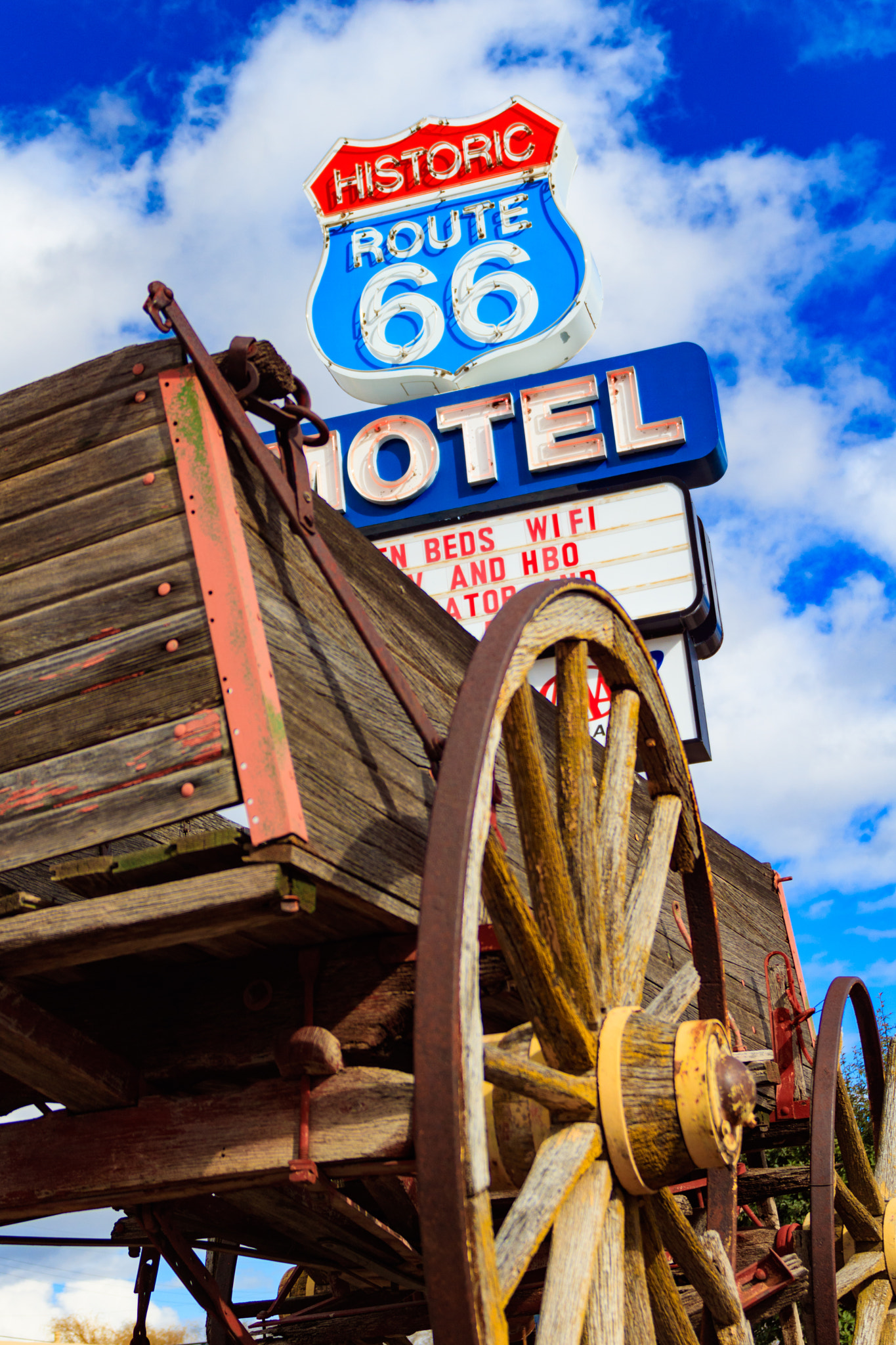 Canon EOS 750D (EOS Rebel T6i / EOS Kiss X8i) + Tamron AF 19-35mm f/3.5-4.5 sample photo. Wagon on route 66 photography