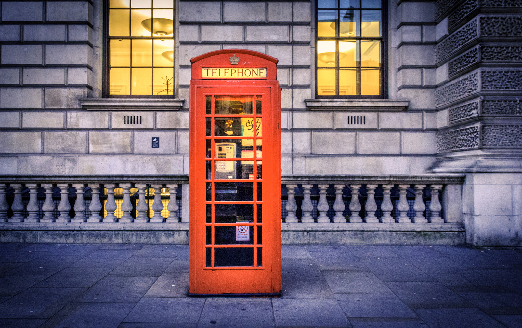 Canon EOS 550D (EOS Rebel T2i / EOS Kiss X4) sample photo. Red telephone box photography