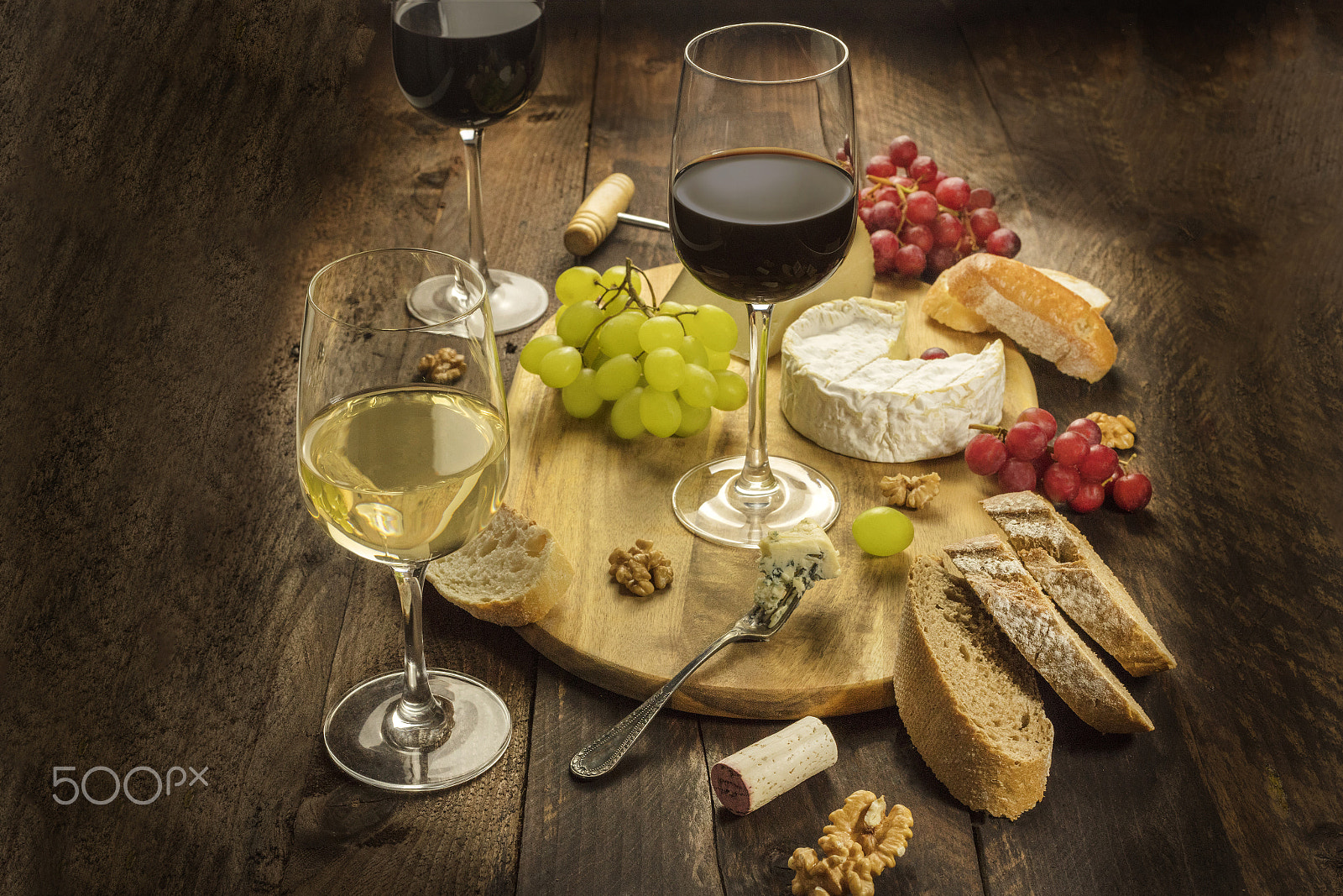 Canon EOS 5DS R + Canon EF 50mm F1.4 USM sample photo. Wine and cheese tasting with bread and grapes photography