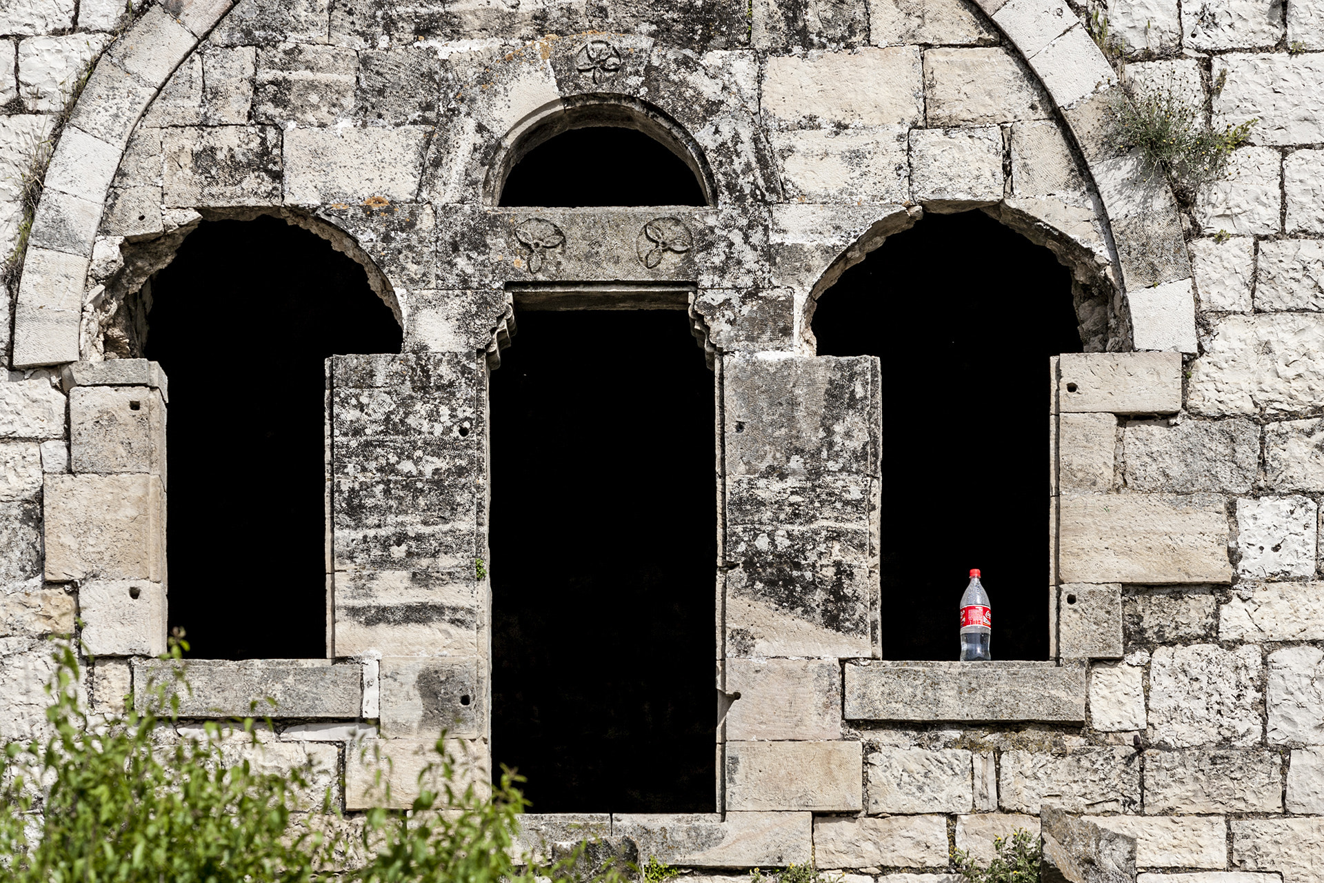 Canon EOS-1D Mark II sample photo. Old arch photography
