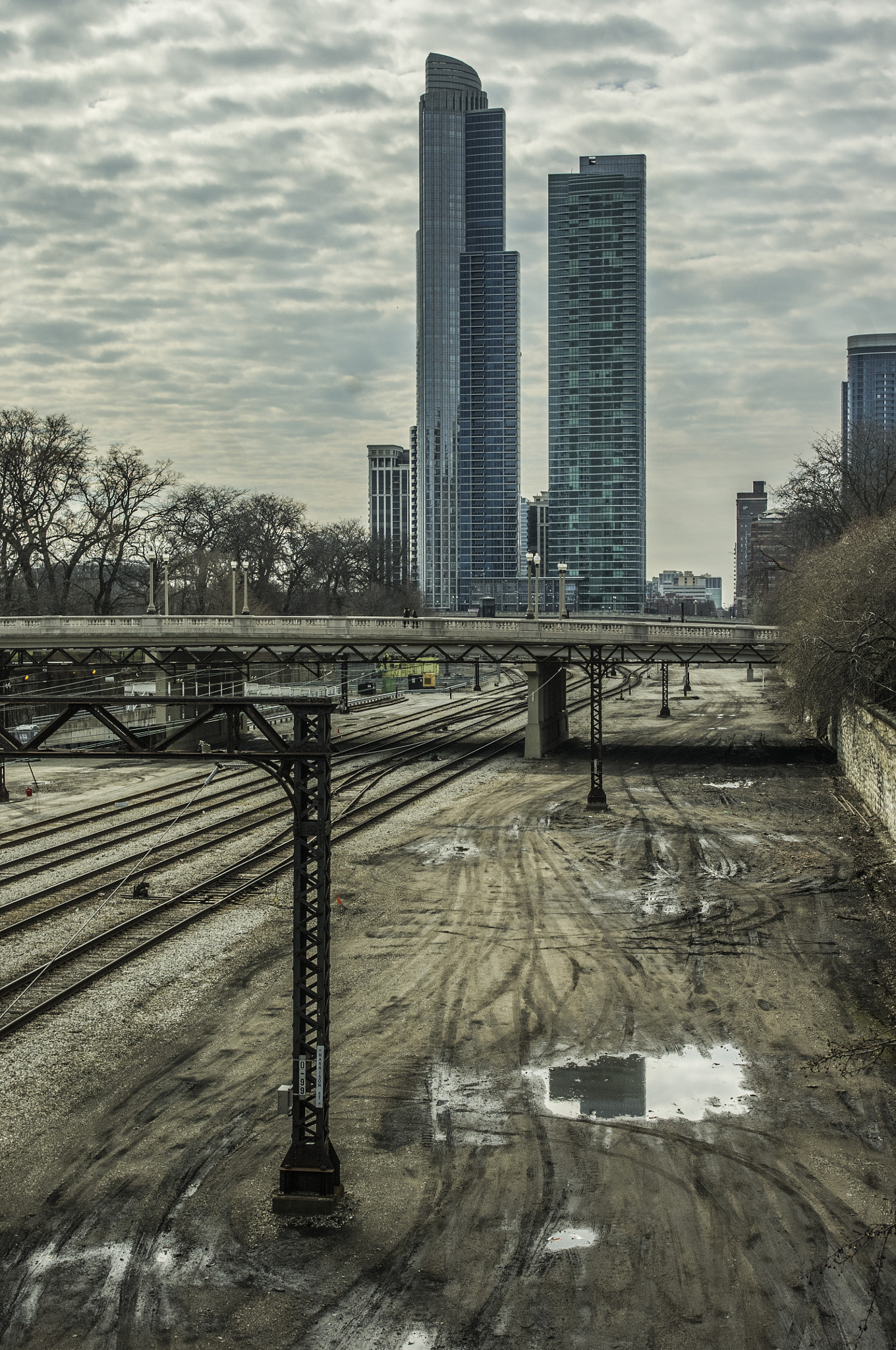 Pentax K-r sample photo. Rail way & tower. chicago, usa photography