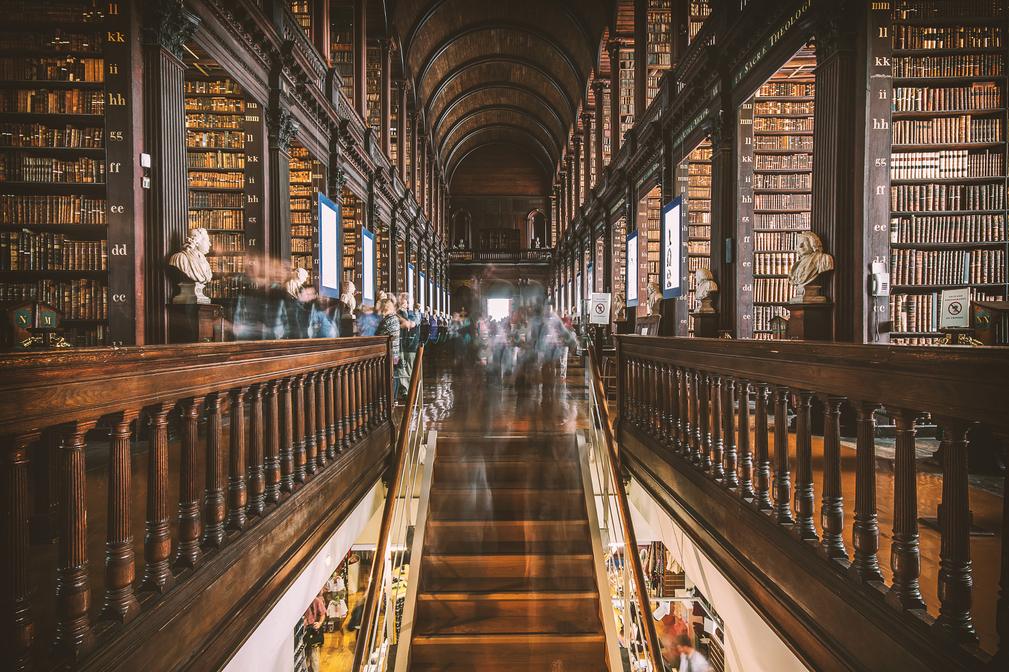 Canon EOS 70D + Sigma 10-20mm F4-5.6 EX DC HSM sample photo. Long room - dublin (ireland) photography