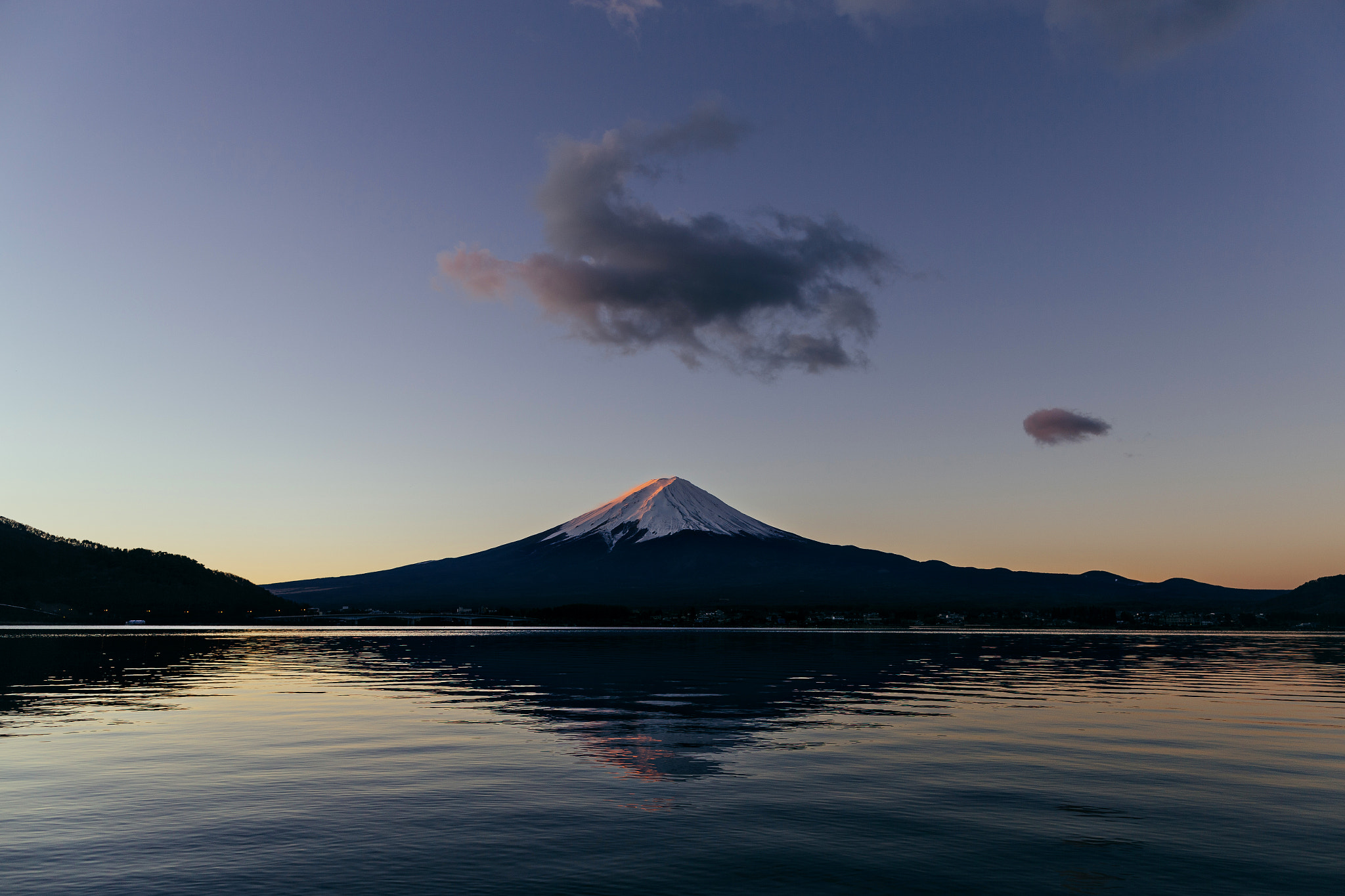 Canon EF 24mm F1.4L II USM sample photo. 晨 之 富 士 photography