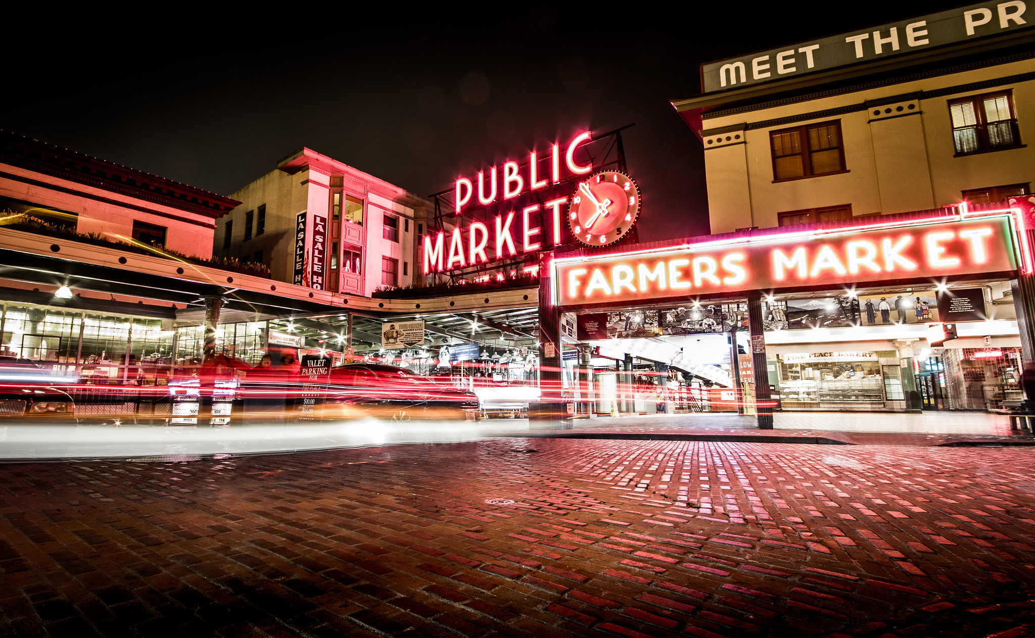 Canon EOS 7D Mark II + Sigma 10-20mm F4-5.6 EX DC HSM sample photo. Pike place market photography
