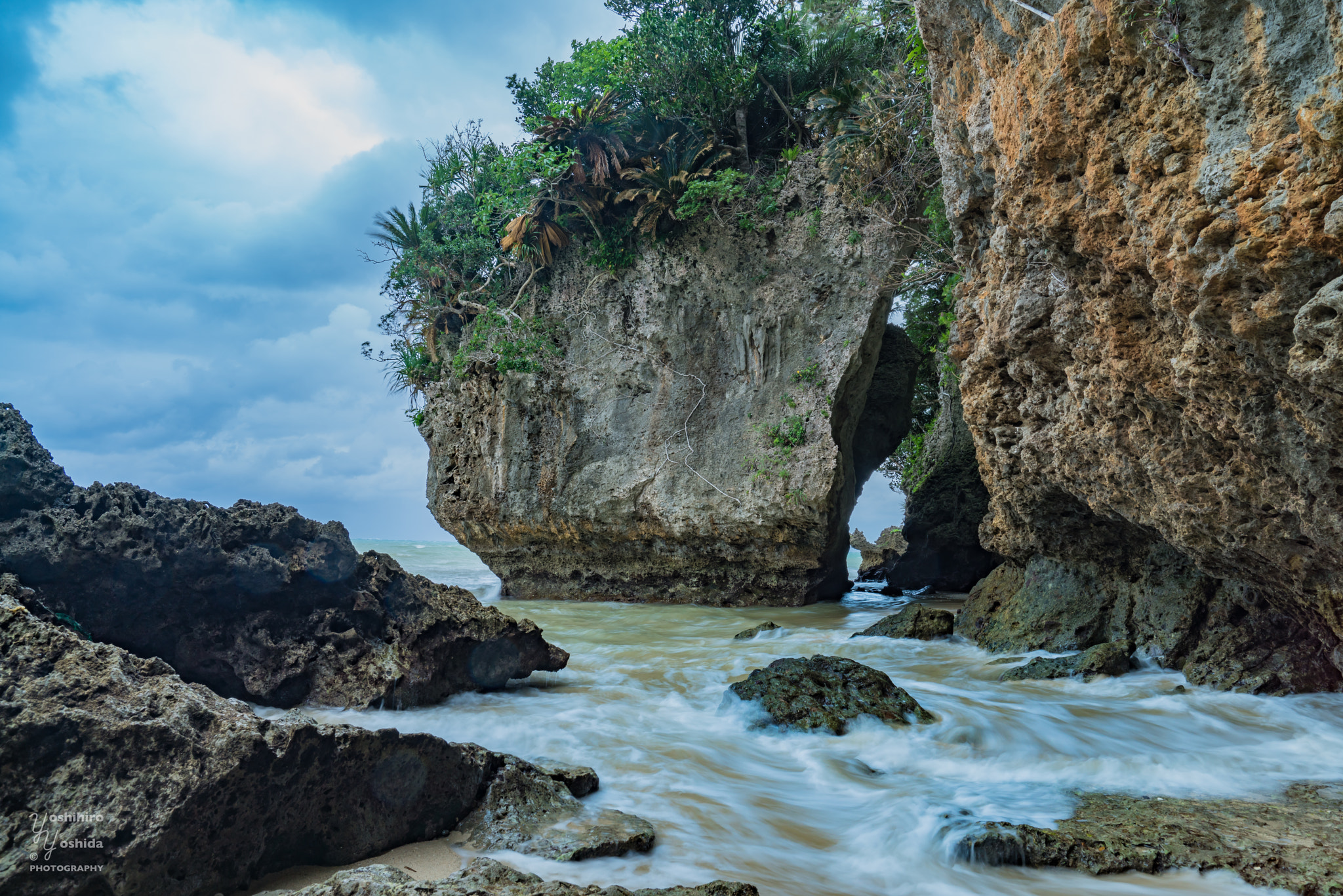 Sony a99 II sample photo. Sea that passed through limestone cave photography