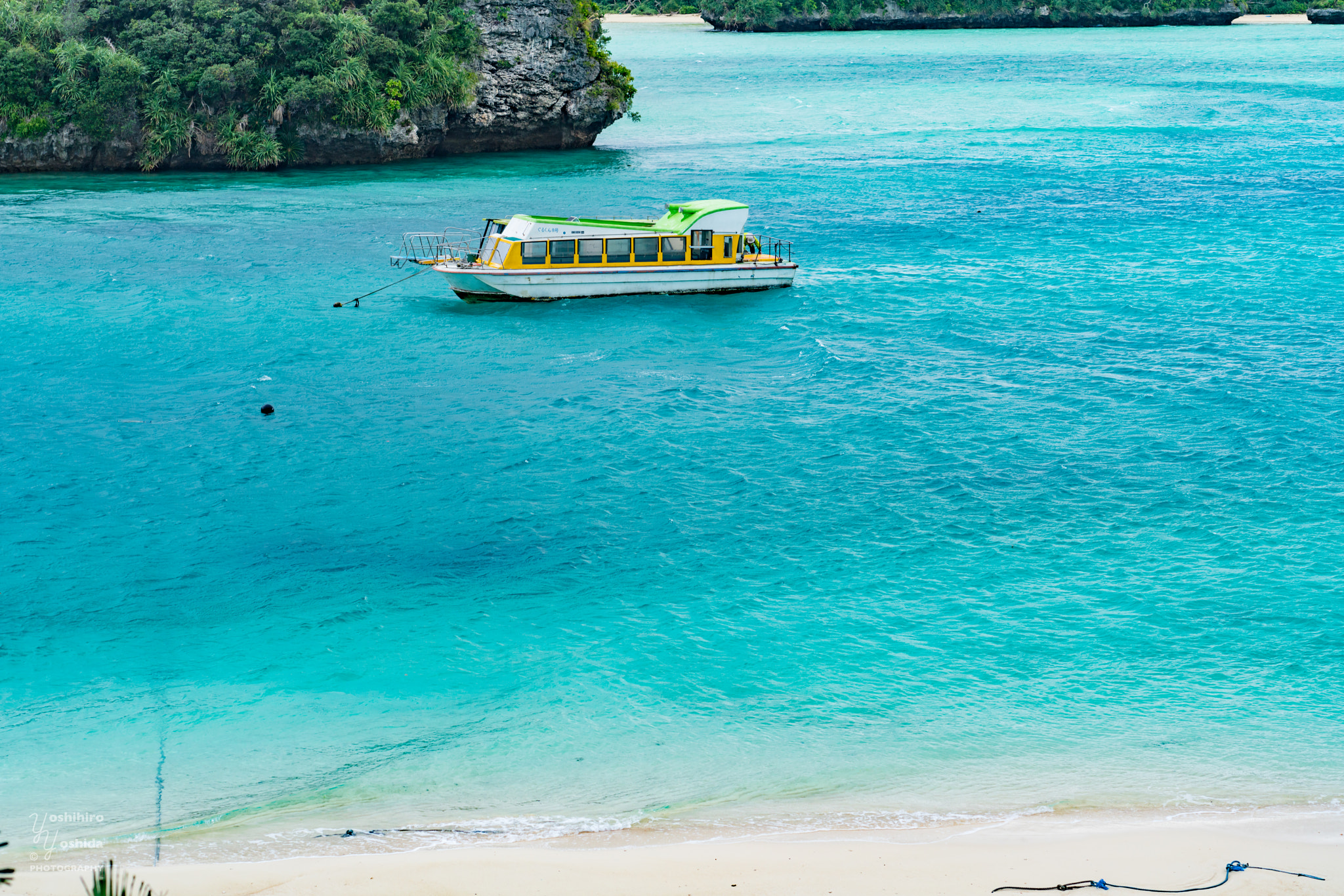 Sony Planar T* 85mm F1.4 ZA sample photo. Blue, very quiet ocean　-kabirawan- photography