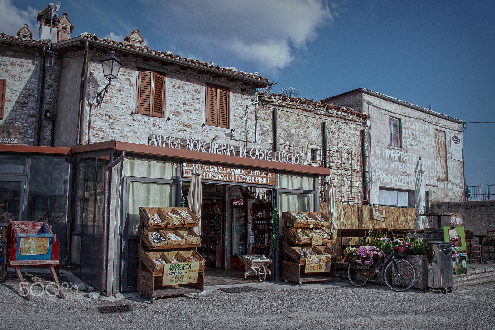 Canon EF-S 17-55mm F2.8 IS USM sample photo. Antica norcineria photography