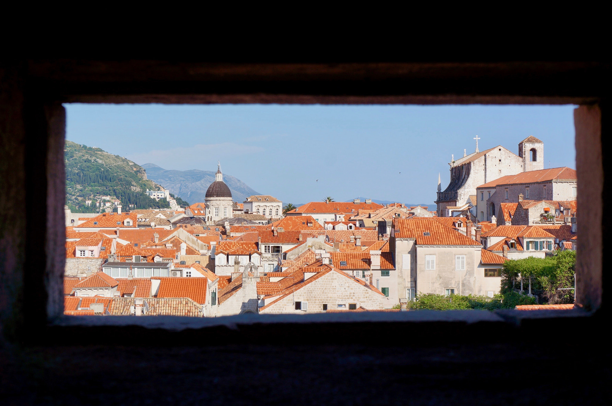 Tamron 18-200mm F3.5-6.3 Di III VC sample photo. Dubrovnik in a window photography