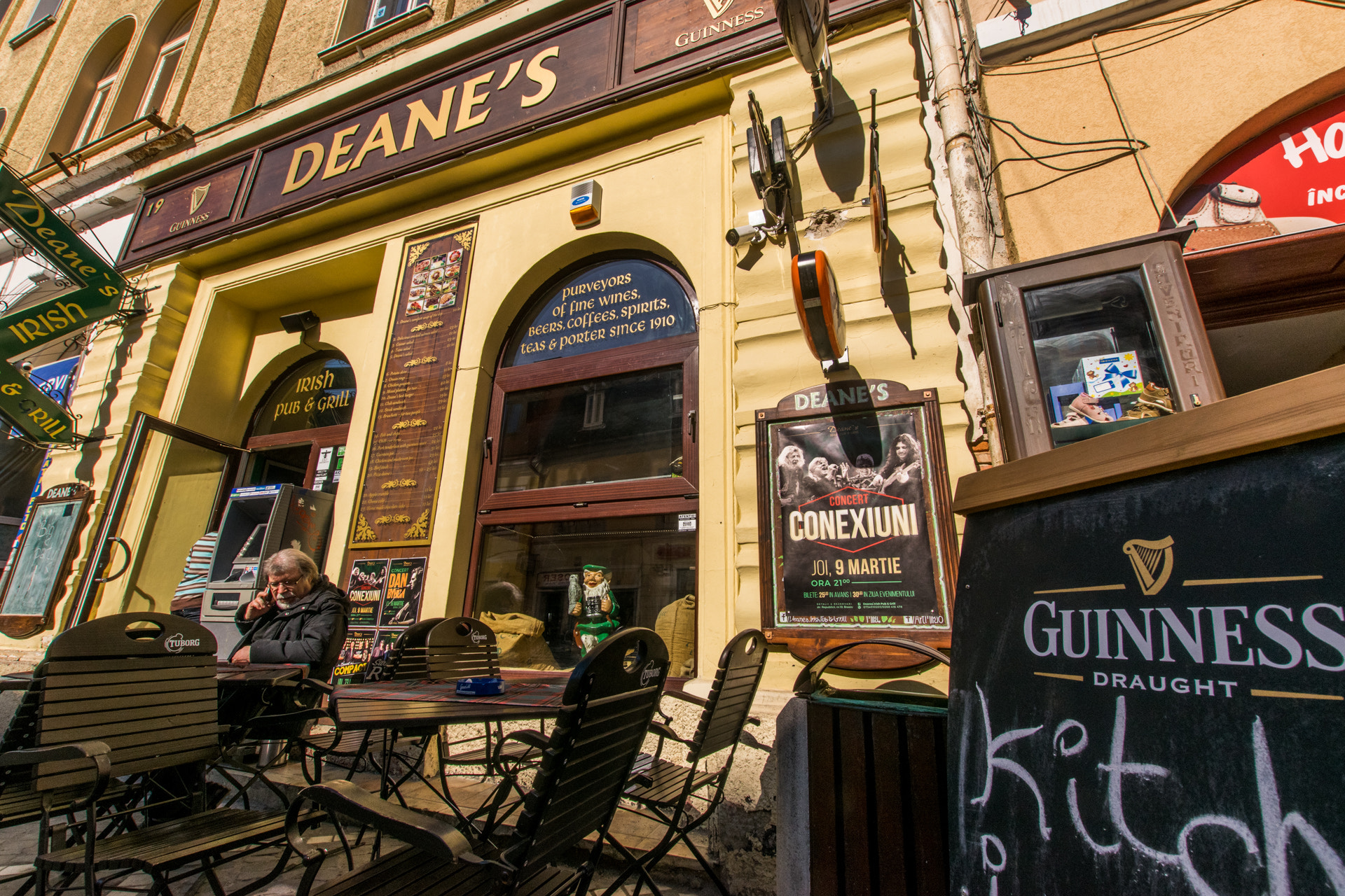 Nikon D5300 + Sigma 10-20mm F3.5 EX DC HSM sample photo. Morning drink photography