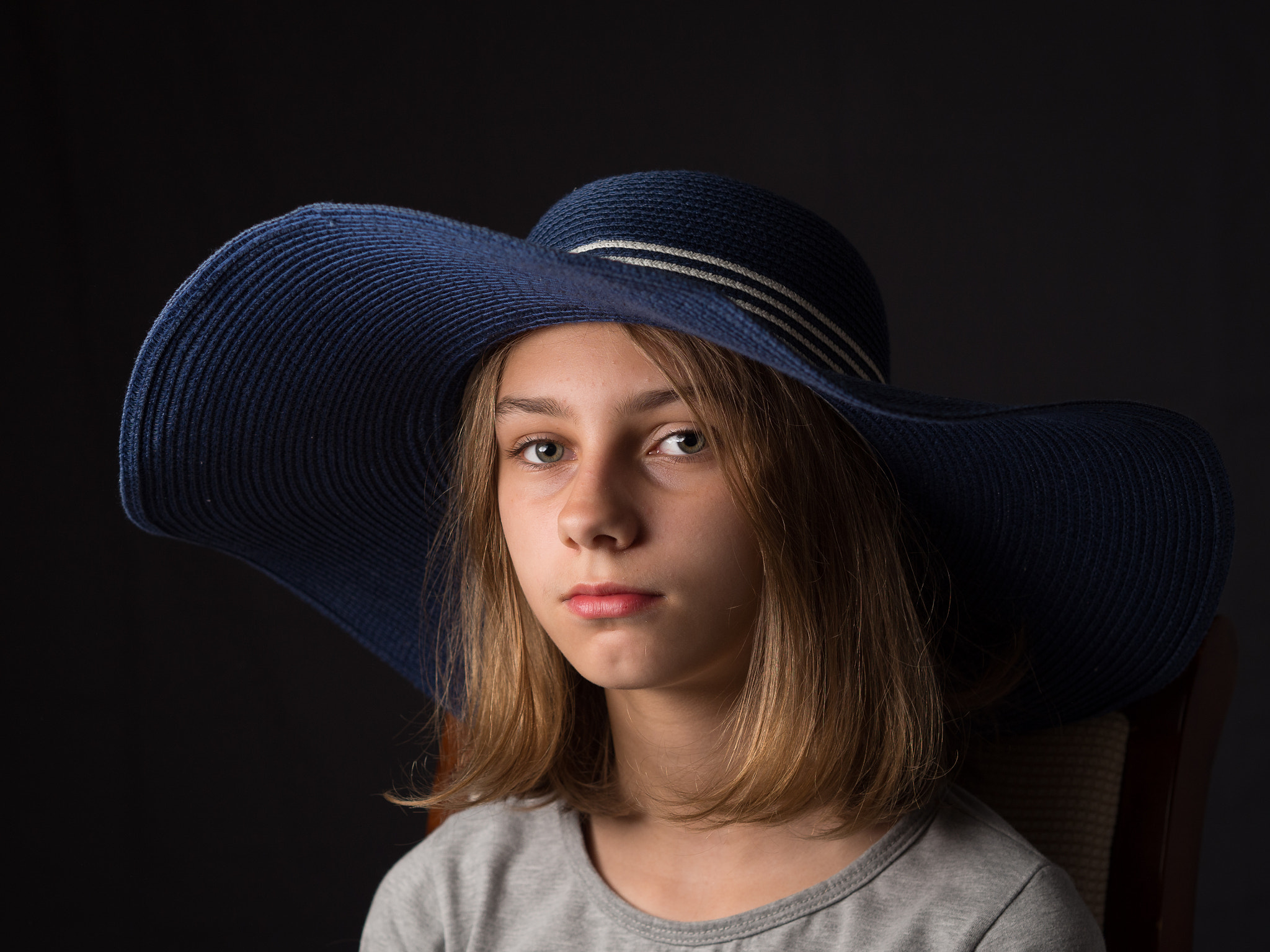 Olympus OM-D E-M10 II + Olympus M.Zuiko Digital 45mm F1.8 sample photo. Blue hat photography
