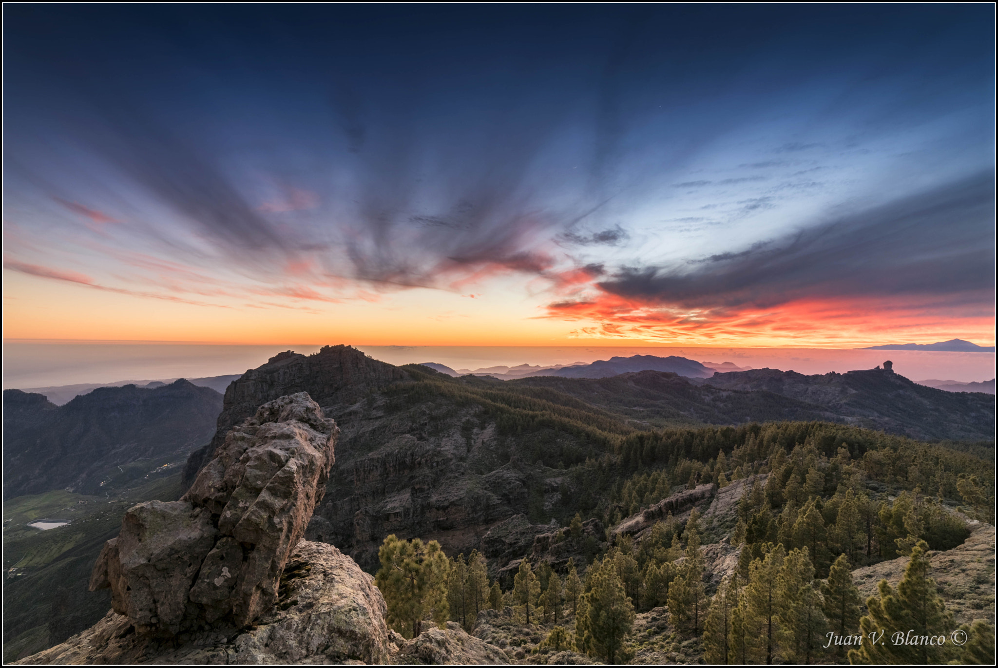 Samyang 14mm F2.8 ED AS IF UMC sample photo. Traces in the sky photography