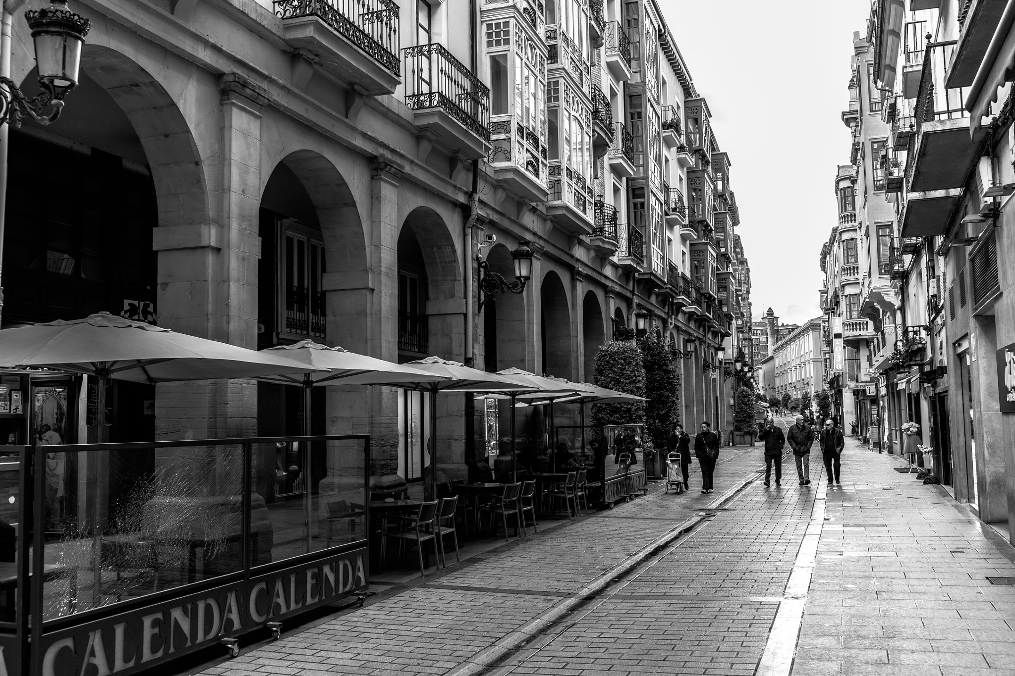 Canon EF 35mm F1.4L II USM sample photo. Calle portales logroño photography