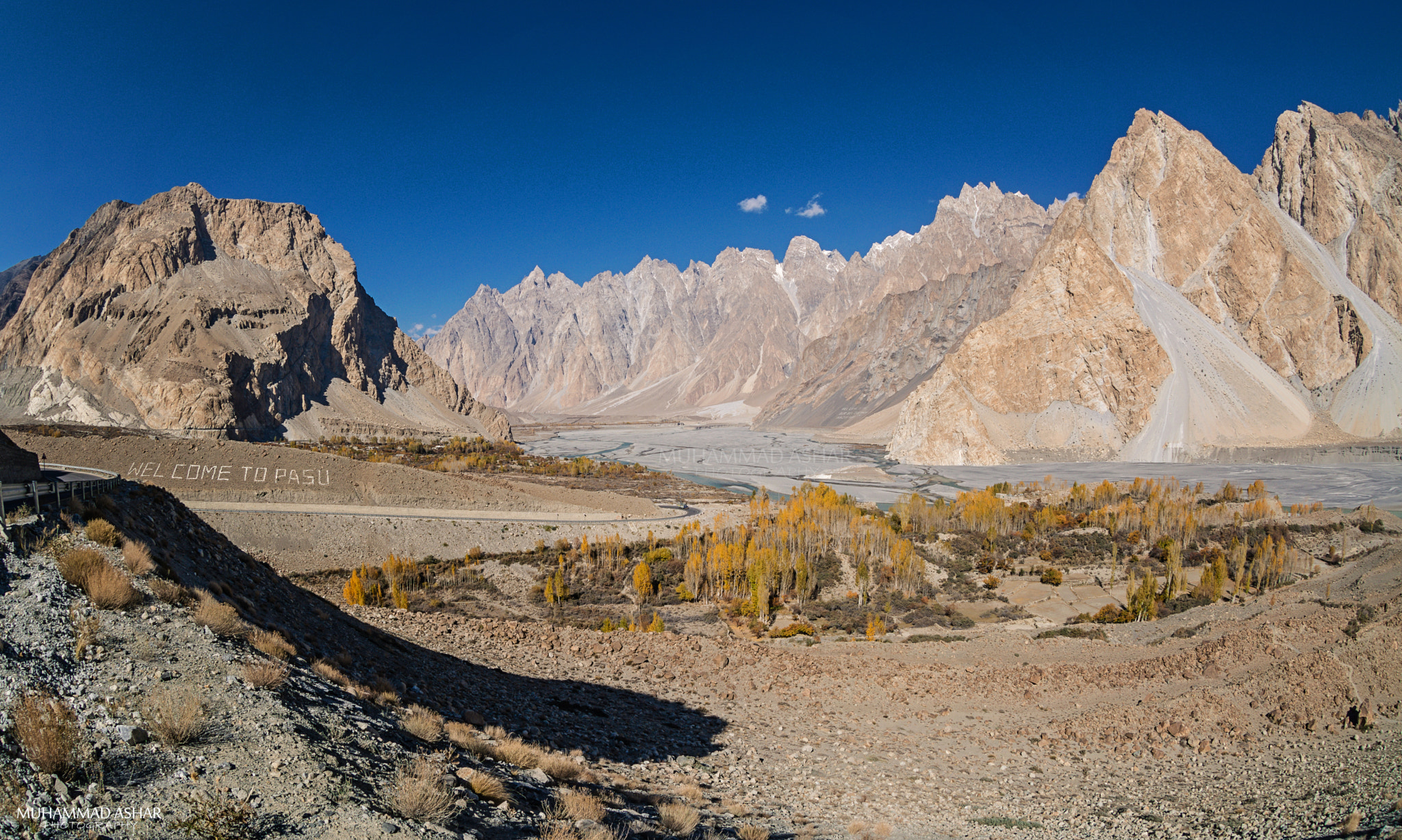 Nikon D5200 + Nikon AF DX Fisheye-Nikkor 10.5mm F2.8G ED sample photo. The passu cones... photography