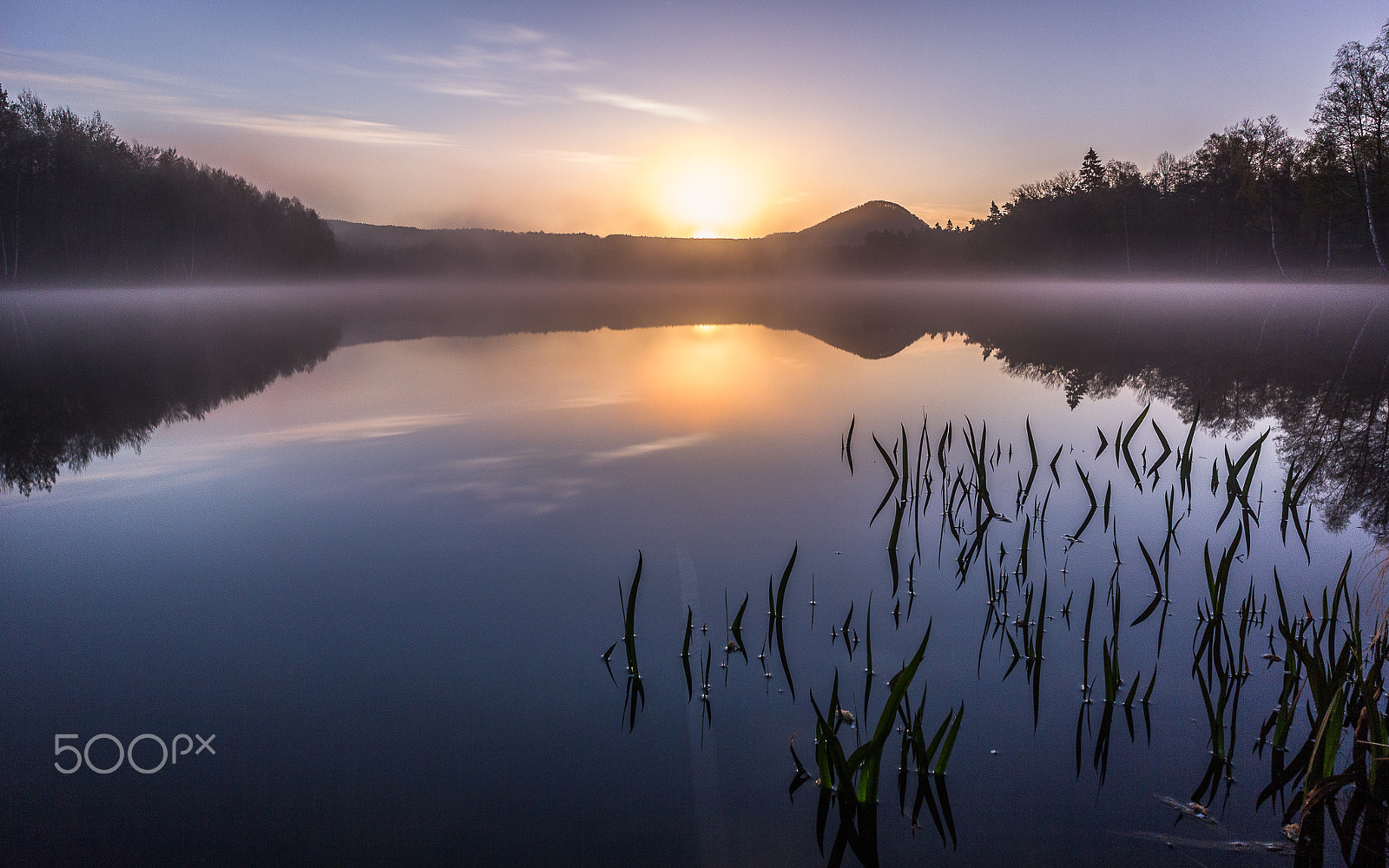 Canon EOS 550D (EOS Rebel T2i / EOS Kiss X4) sample photo. Sunrise on the water... photography