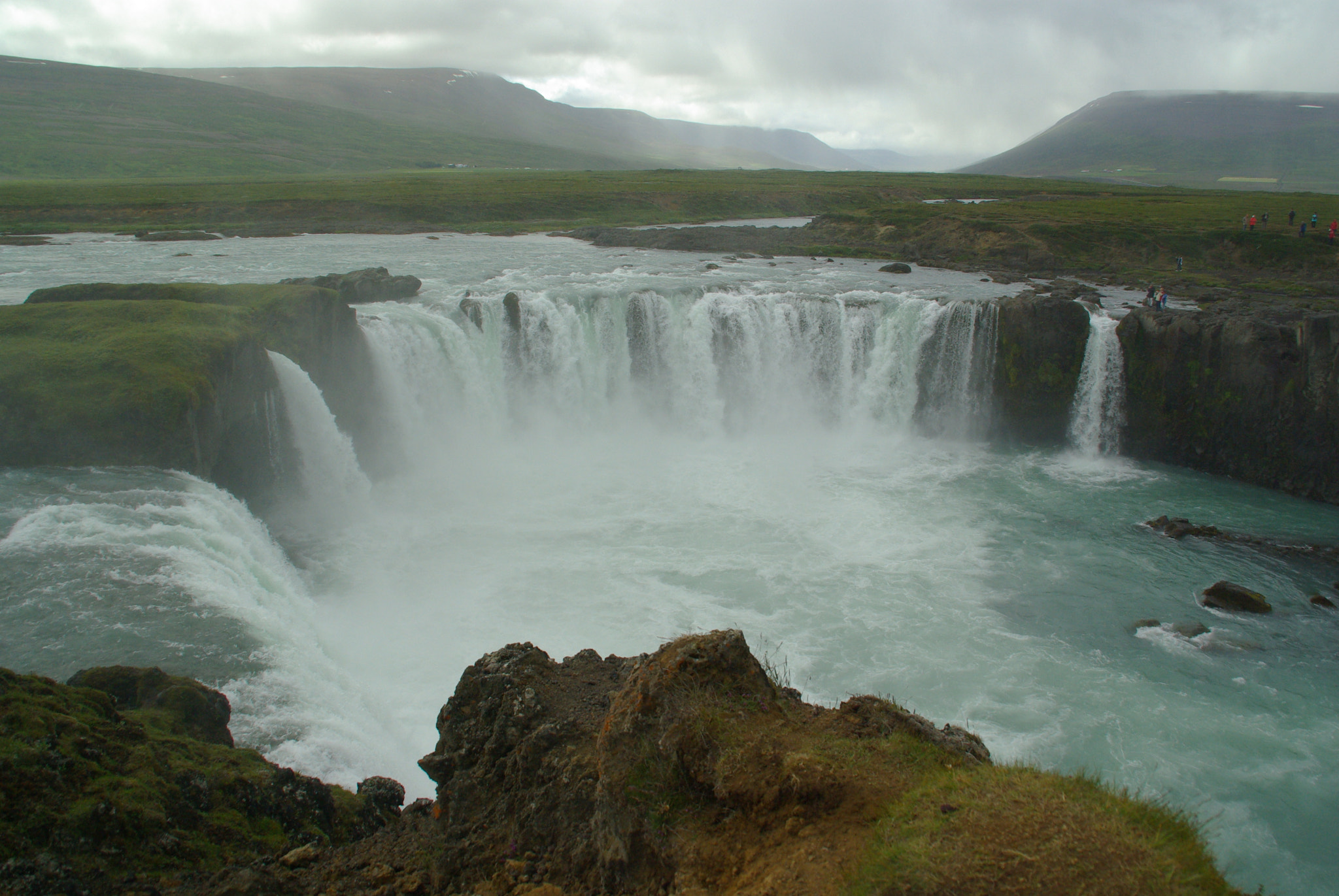 Pentax K10D + Tamron AF 18-200mm F3.5-6.3 XR Di II LD Aspherical (IF) Macro sample photo. Ijsland godafoss photography