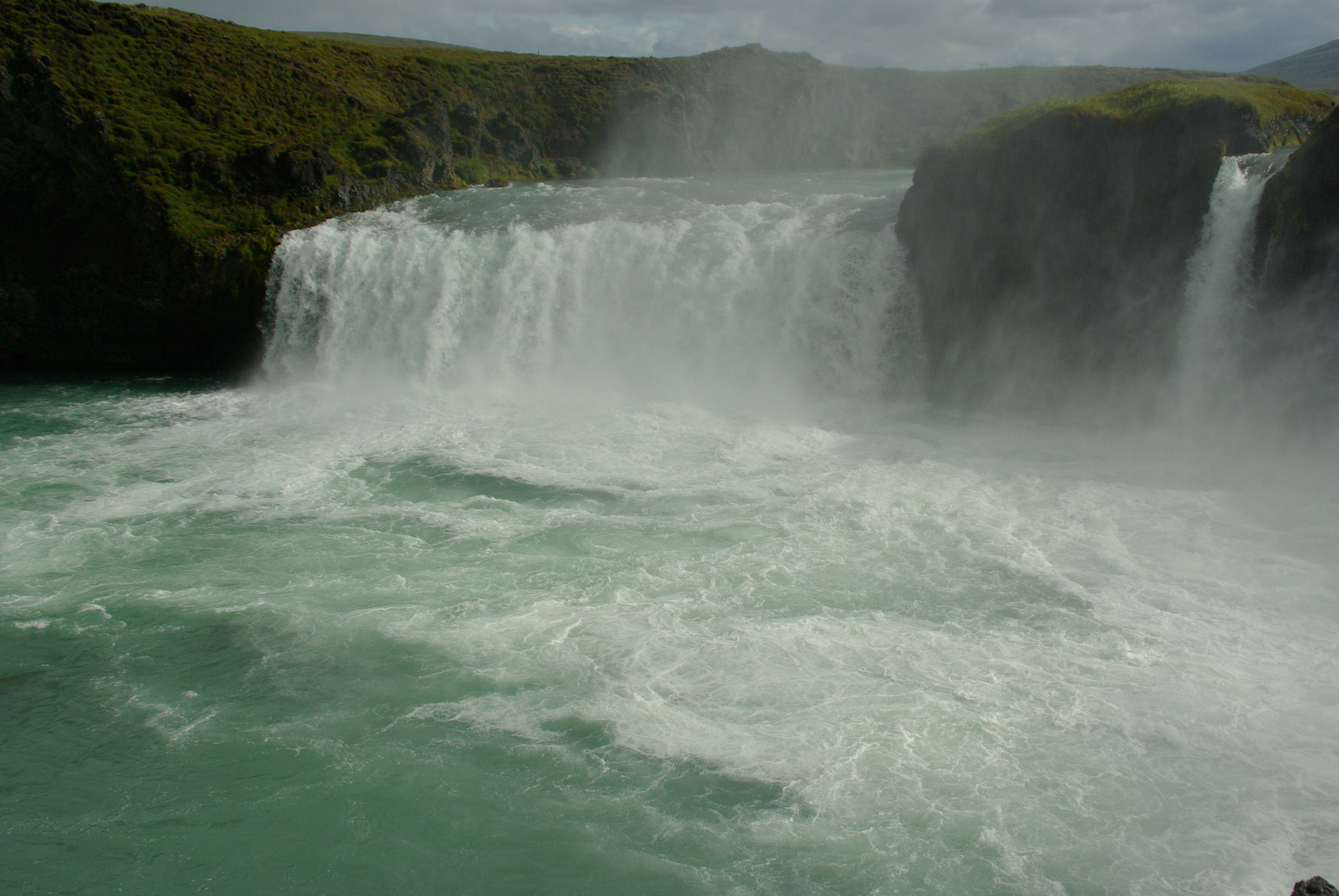 Tamron AF 18-200mm F3.5-6.3 XR Di II LD Aspherical (IF) Macro sample photo. Ijsland godafoss photography