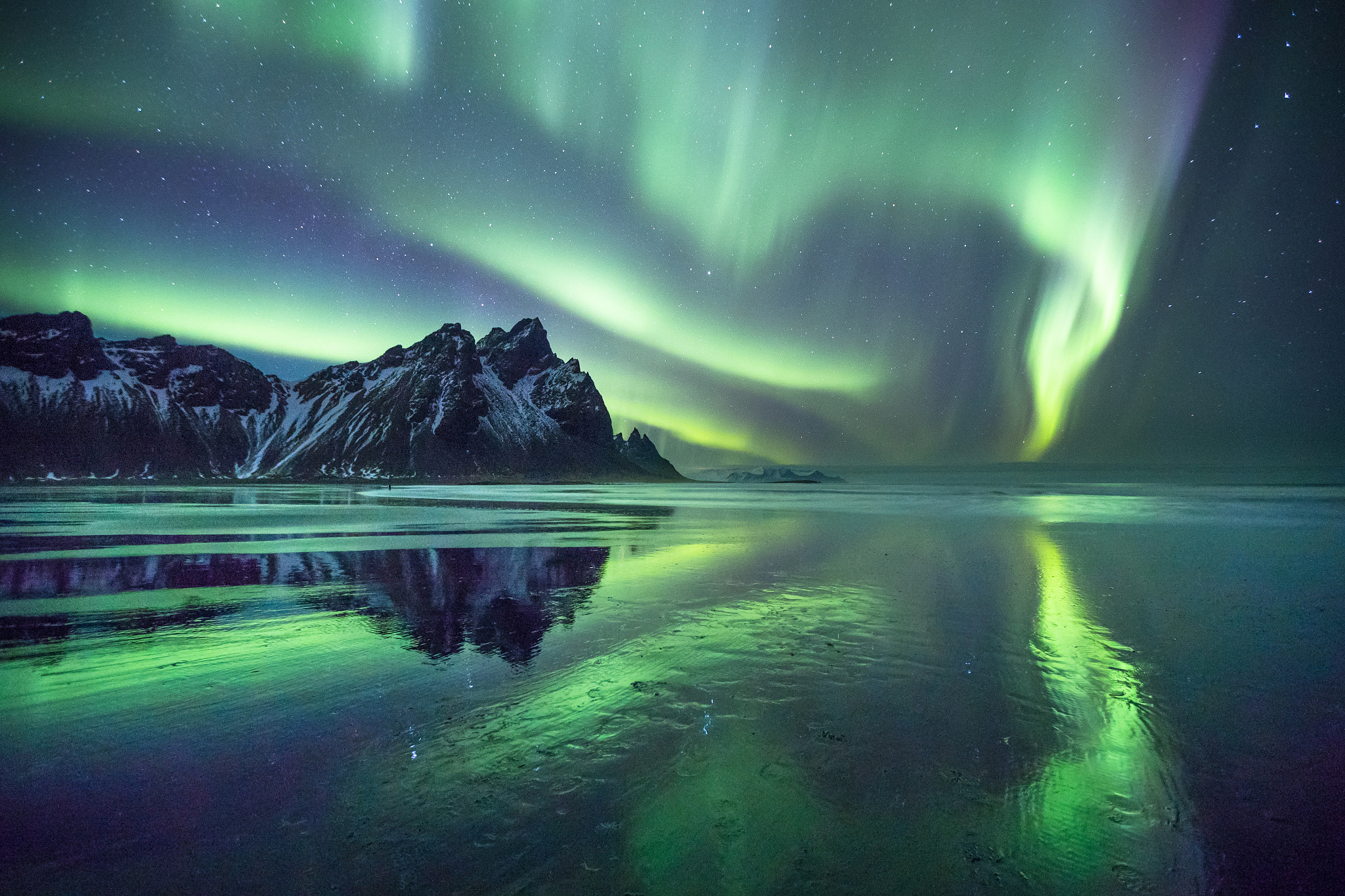 Canon EF 16-35mm F2.8L II USM sample photo. Dancing with aurora photography